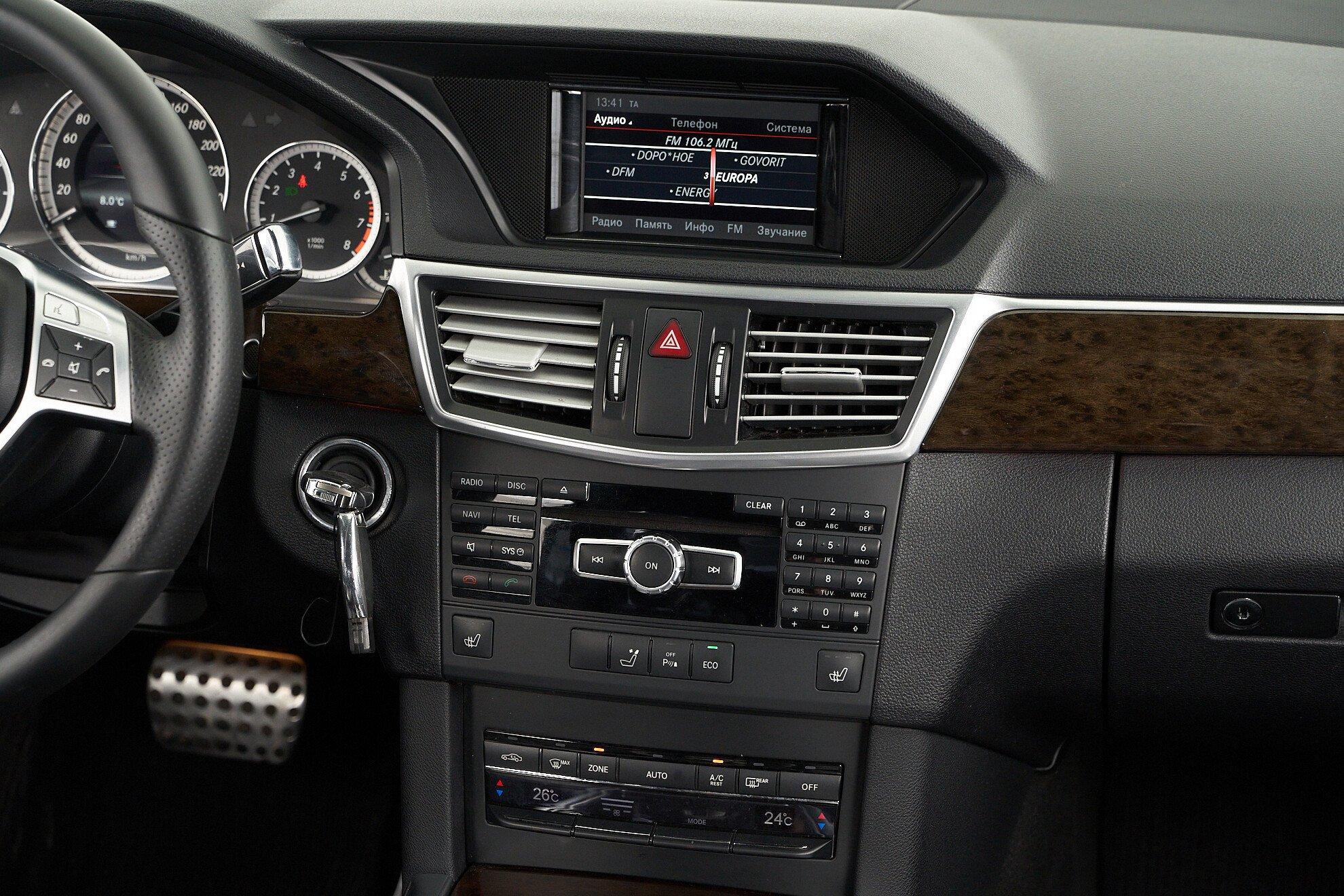 Mercedes-Benz E-Класс 2012, белый
