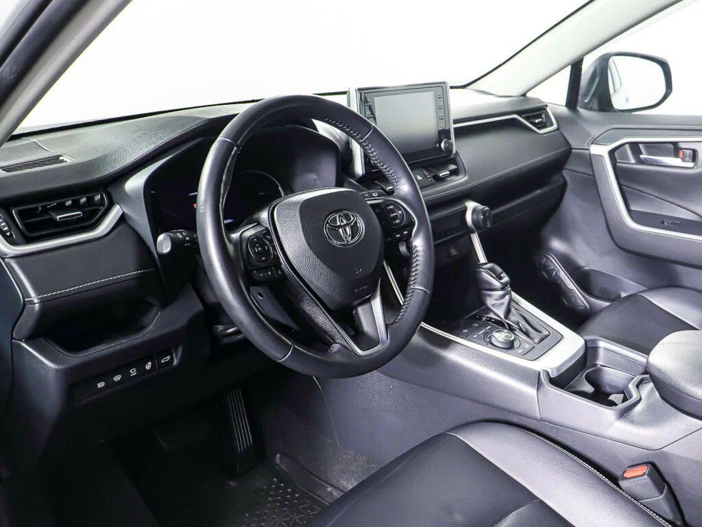Toyota RAV4 2022, серый