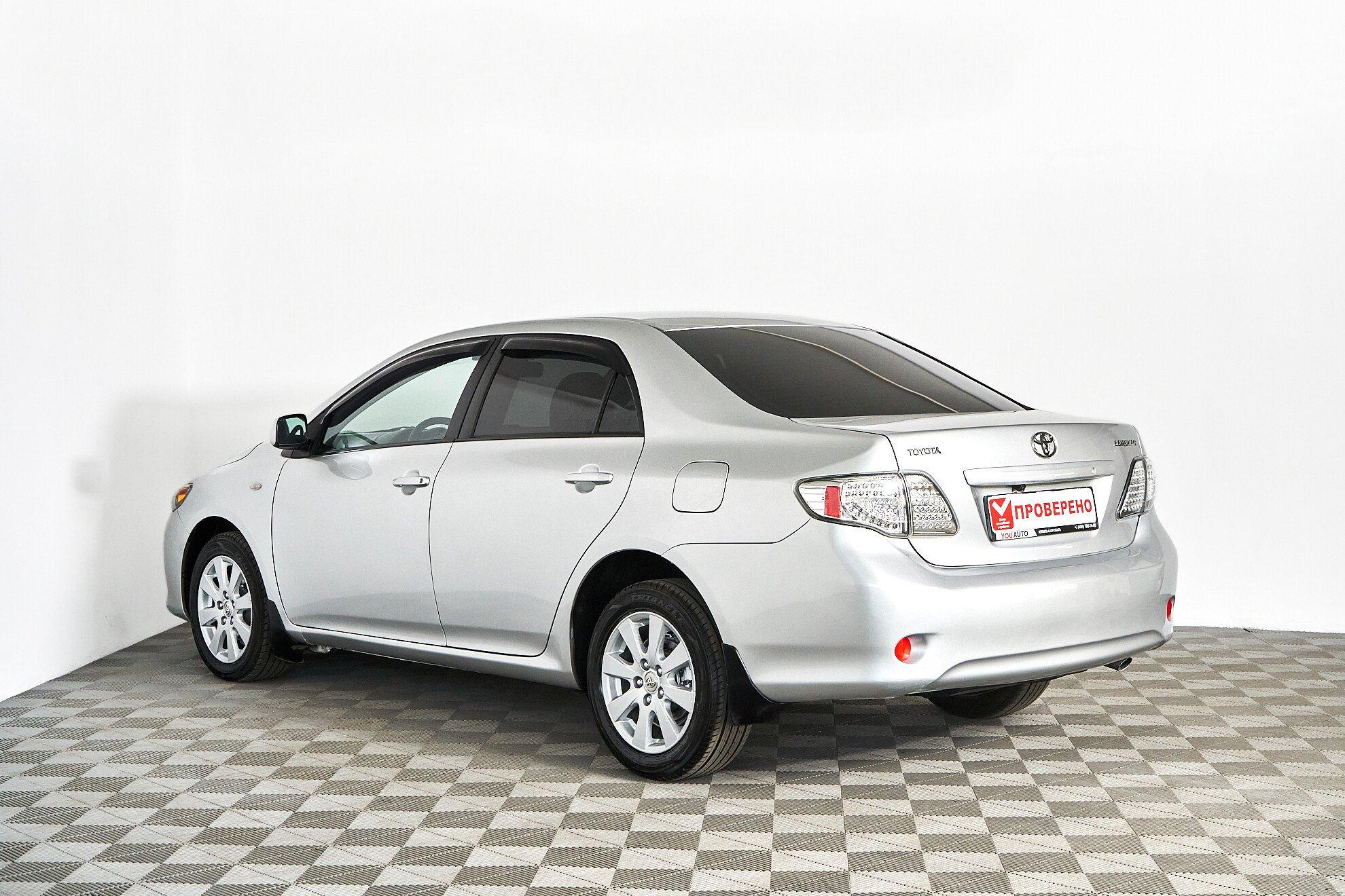 Toyota Corolla 2010, серебряный