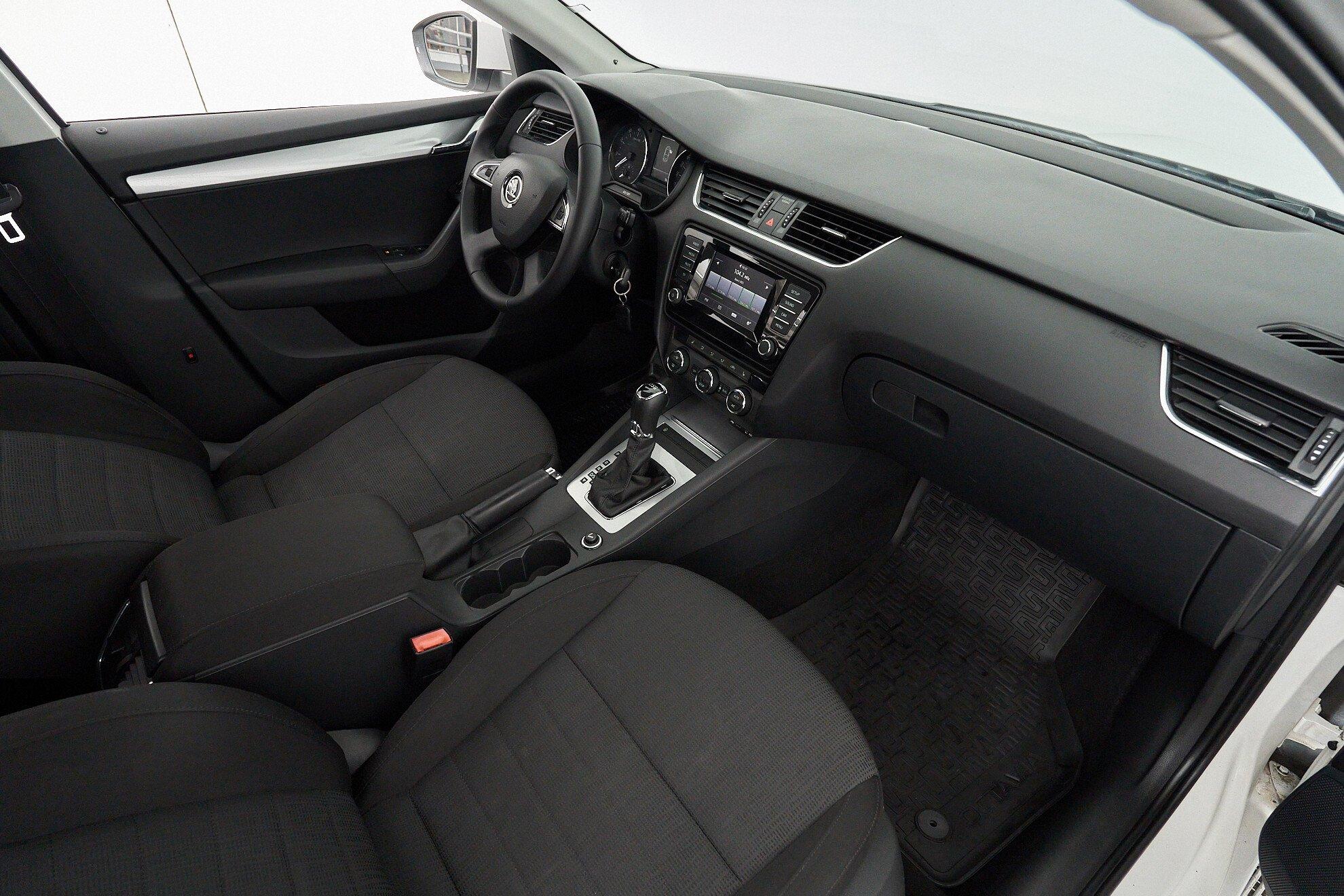 Skoda Octavia 2014, белый