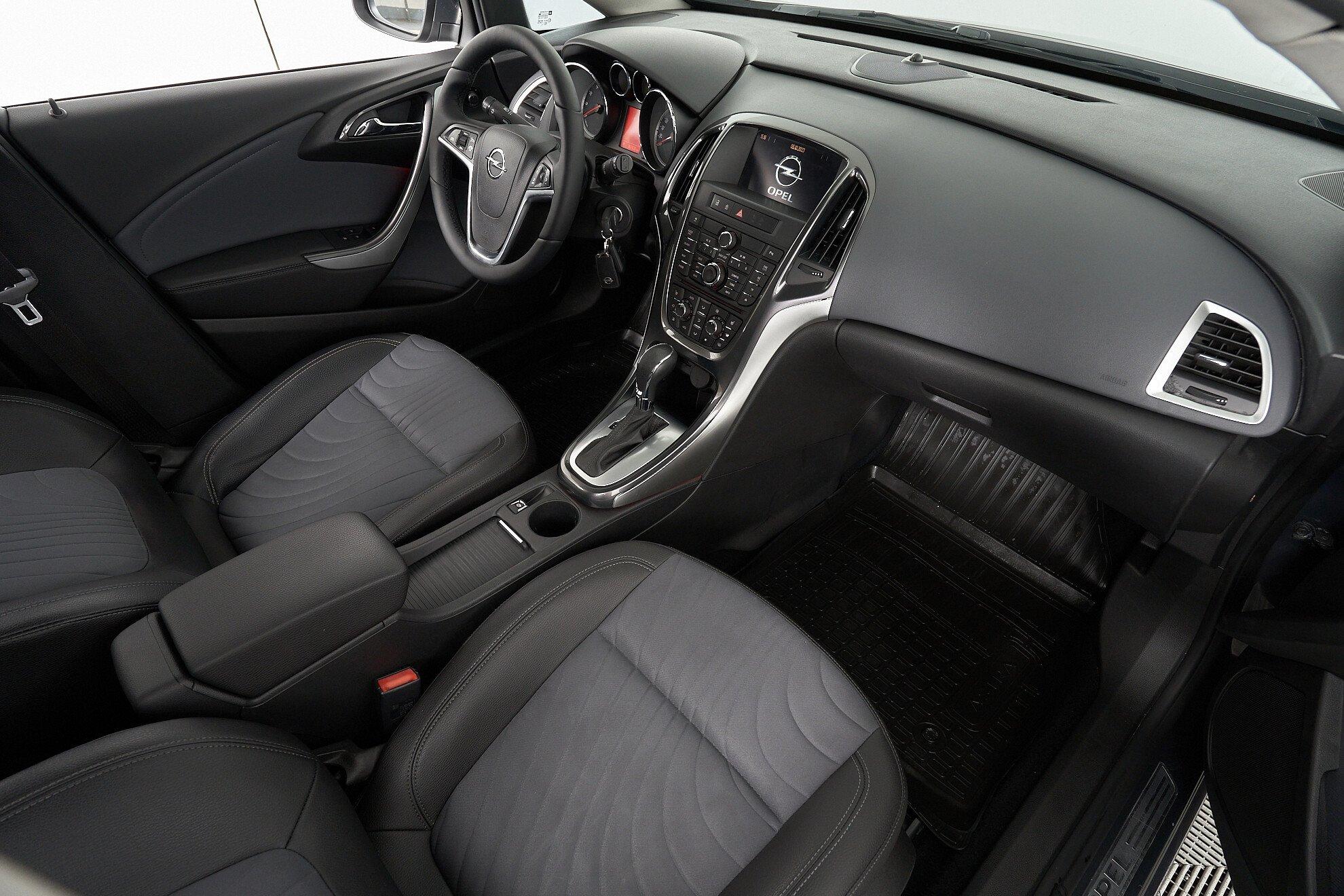 Opel Astra 2013, серый