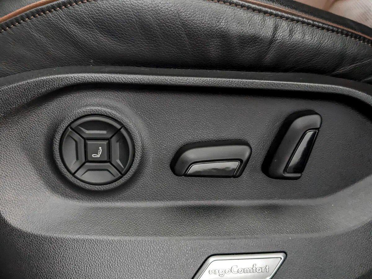 Volkswagen Touareg 2018, коричневый