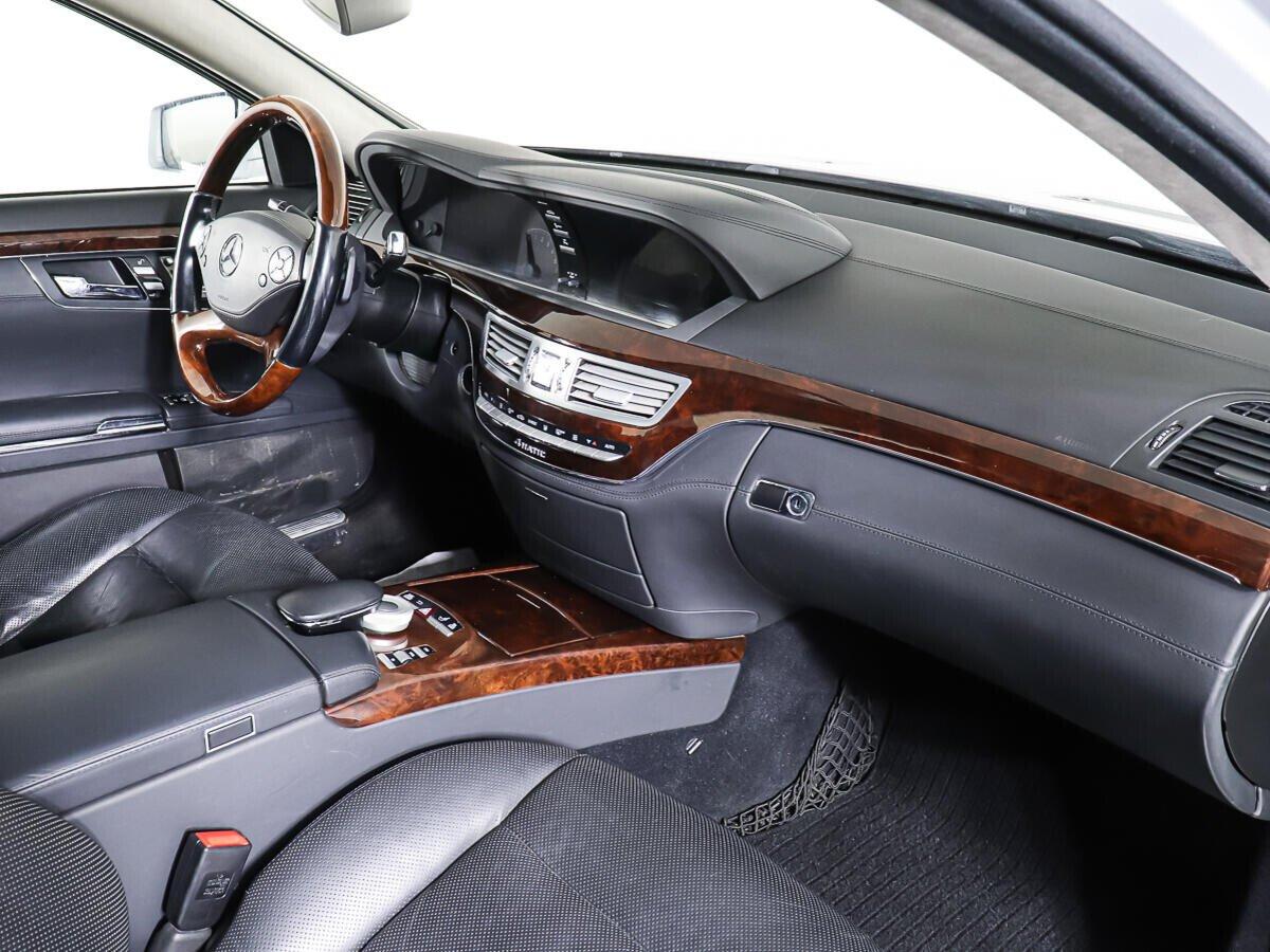 Mercedes-Benz S-Класс 2011, серебряный