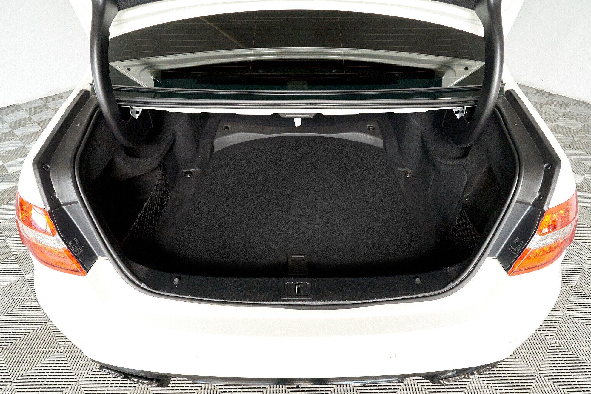 Mercedes-Benz E-Класс 2011, белый