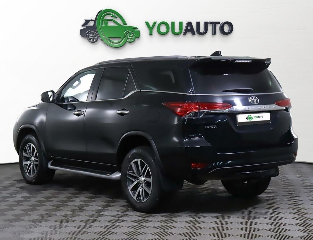 Toyota Fortuner 2019, черный
