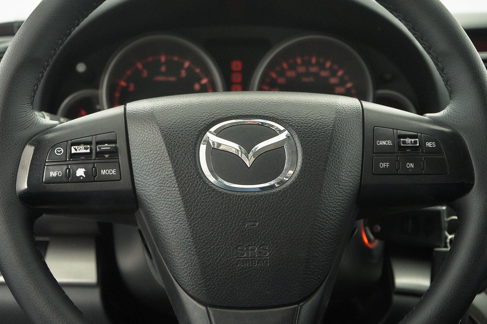Mazda 6 2010, белый