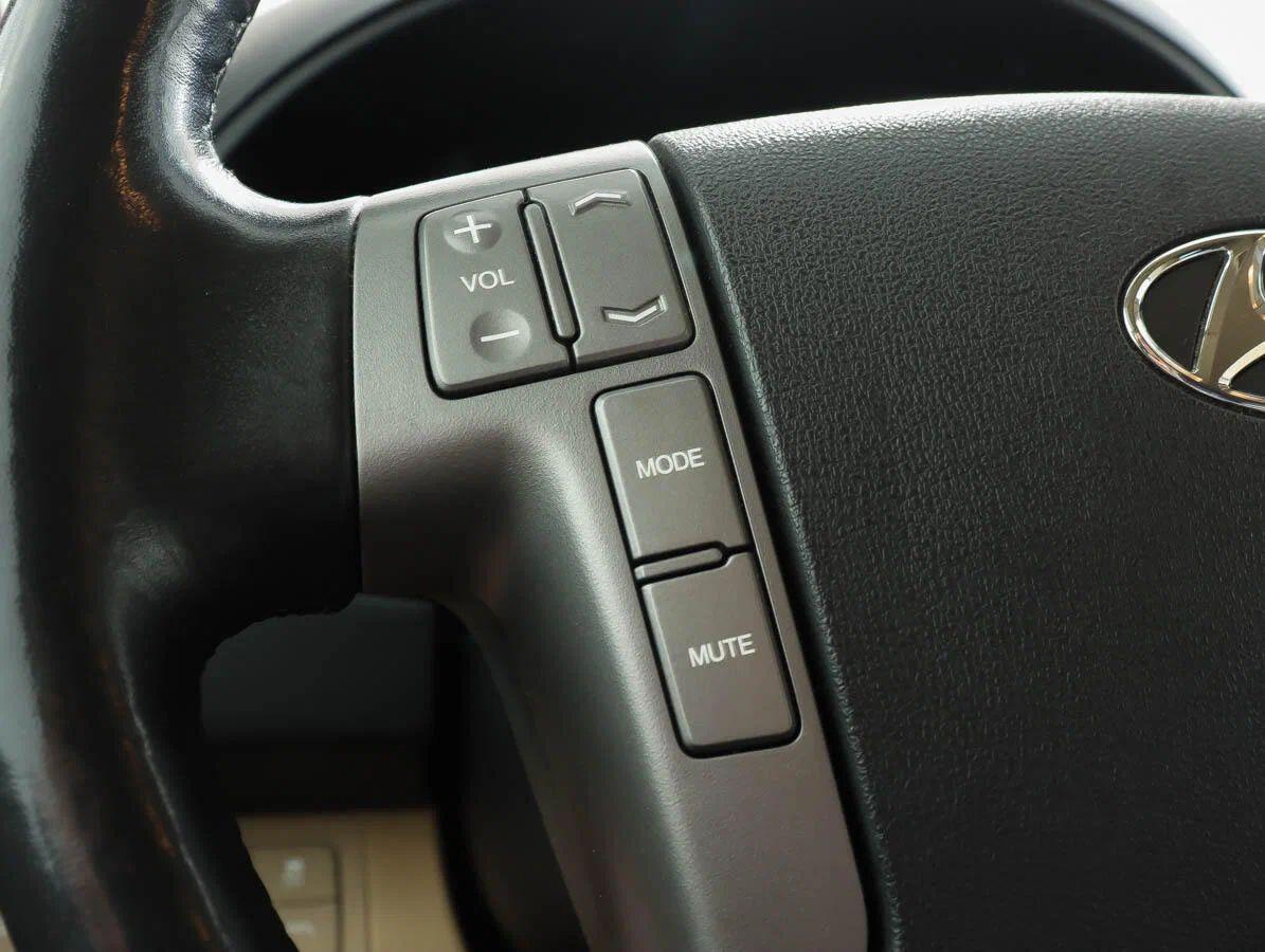 Hyundai H-1 2015, серебряный