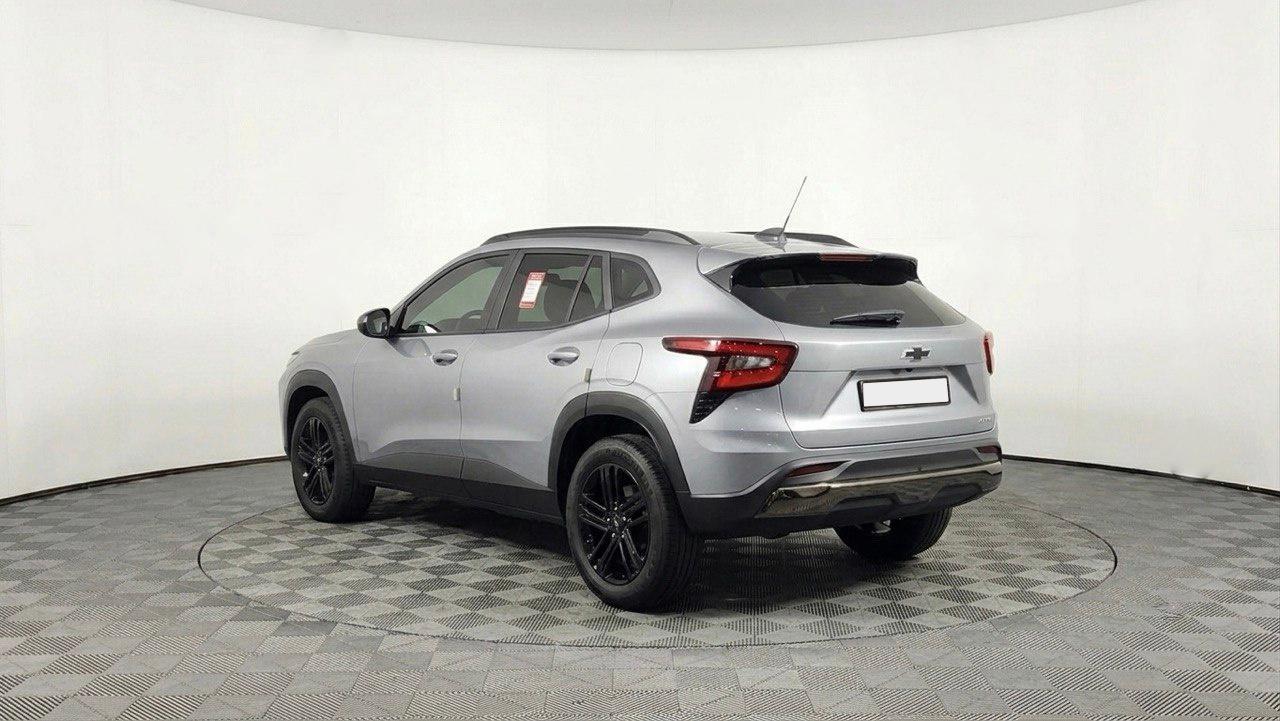 Chevrolet Trax 2023, серебряный