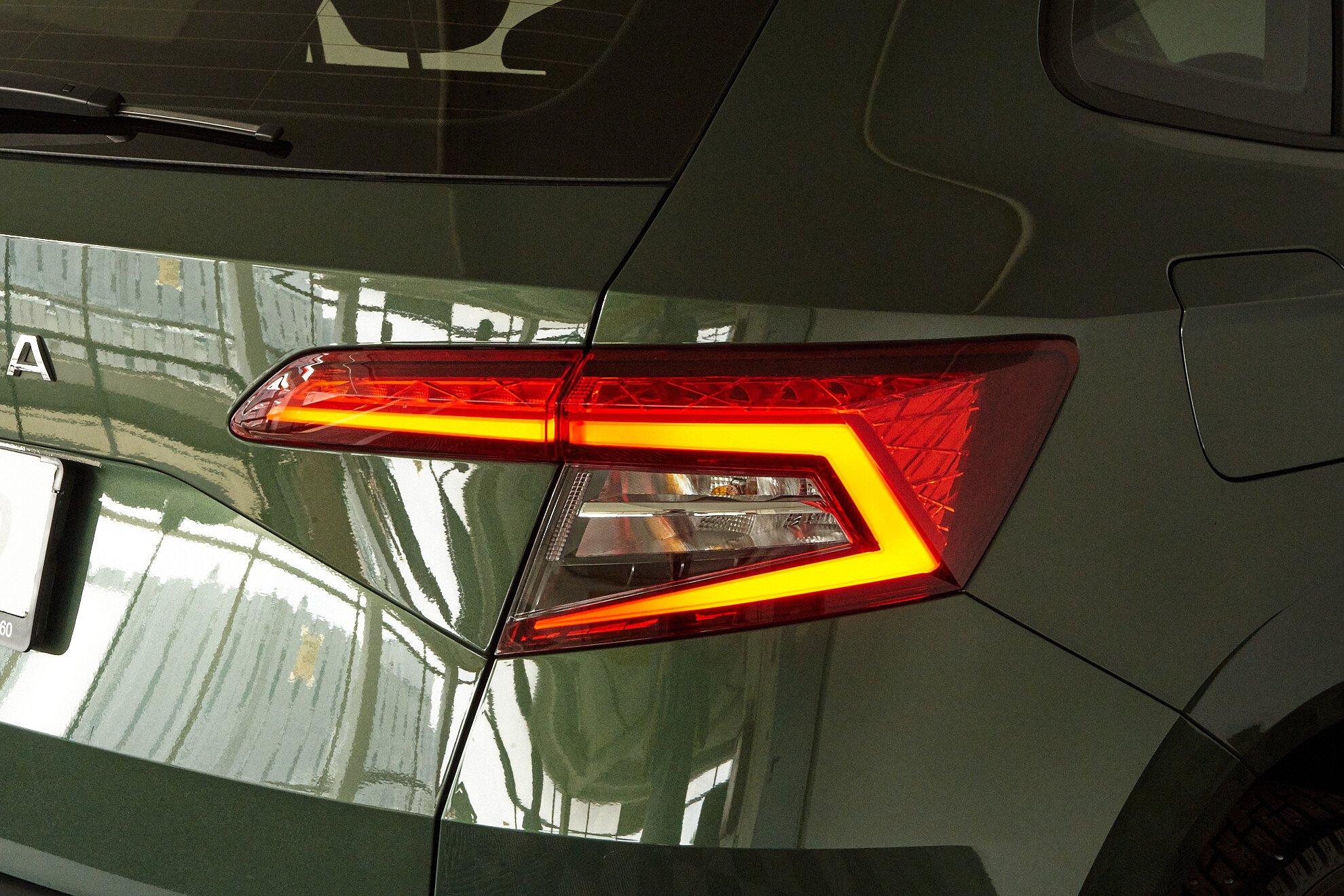 Skoda Karoq 2021, зеленый