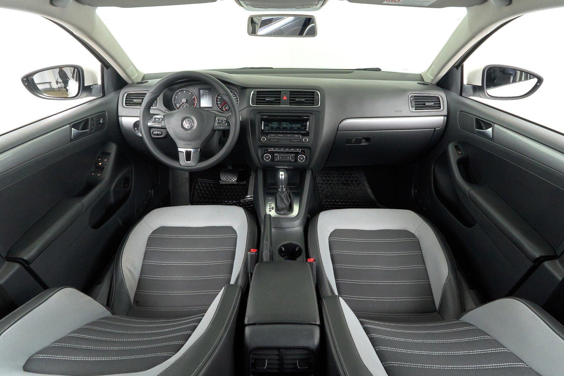 Volkswagen Jetta 2012, белый