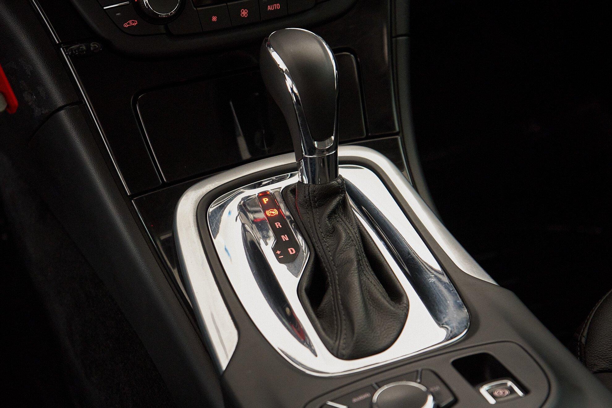 Opel Insignia 2013, черный