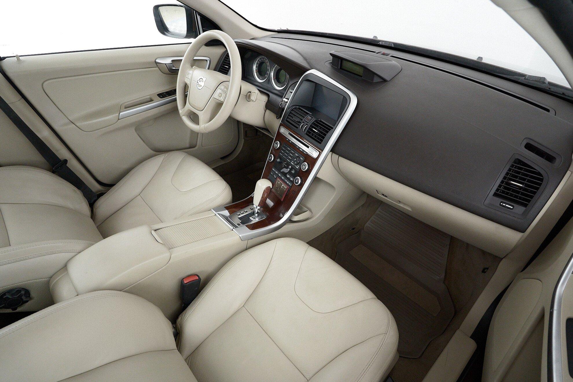 Volvo XC60 2010, коричневый