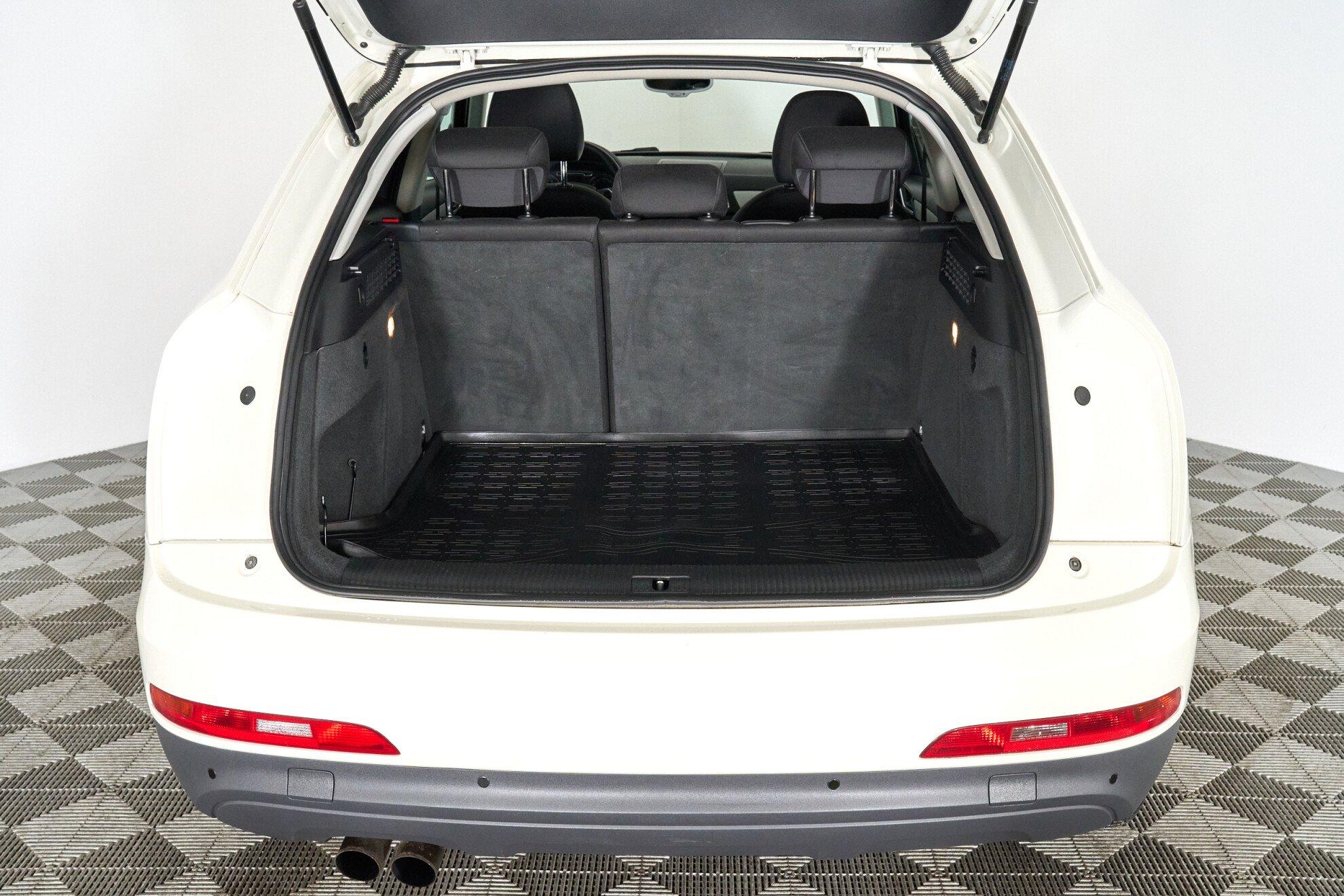 Audi Q3 2012, белый