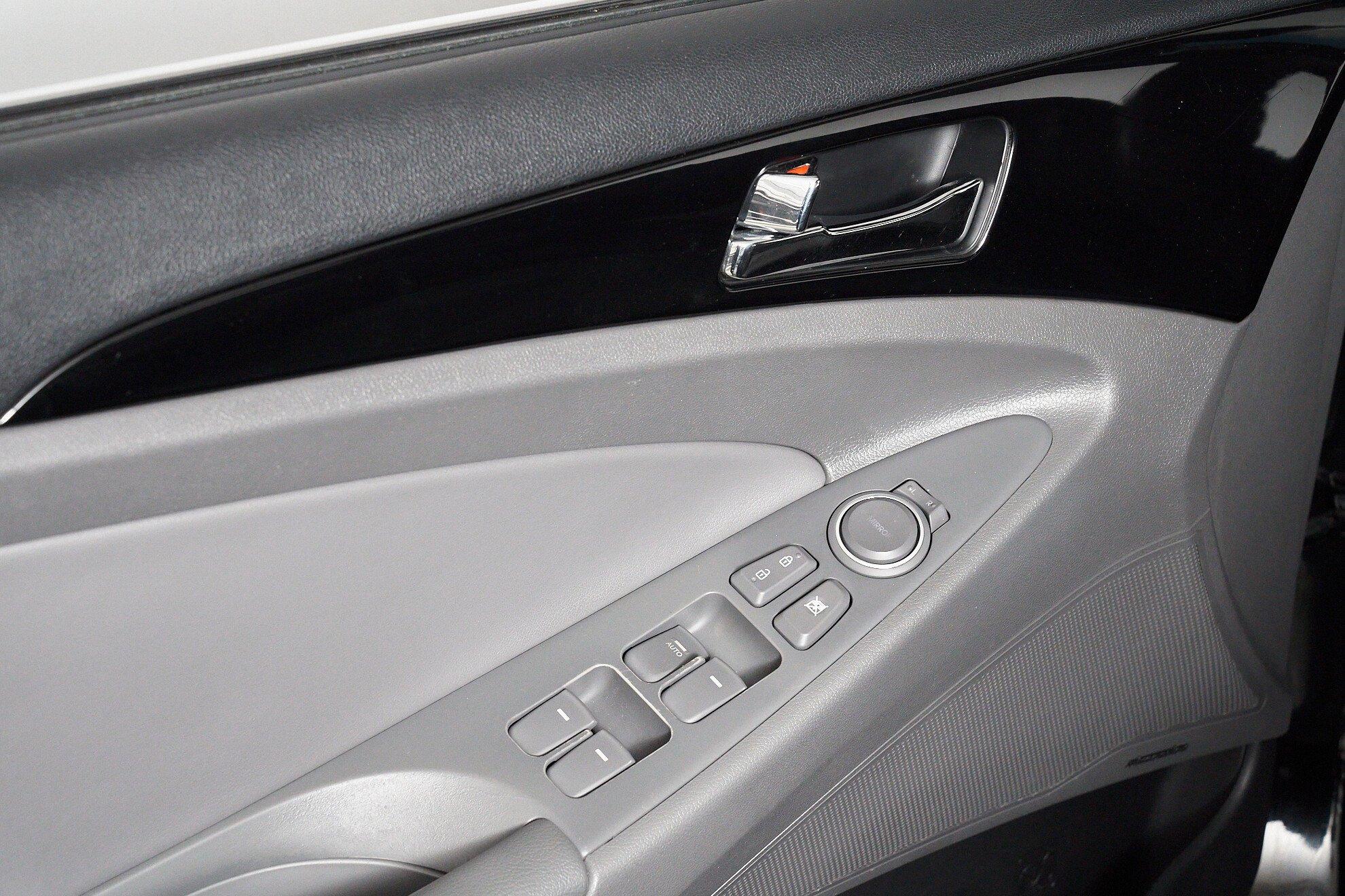 Hyundai Sonata 2011, черный