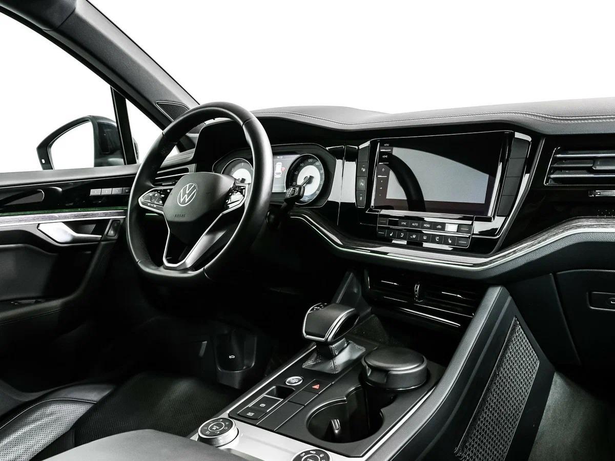 Volkswagen Touareg 2023, черный