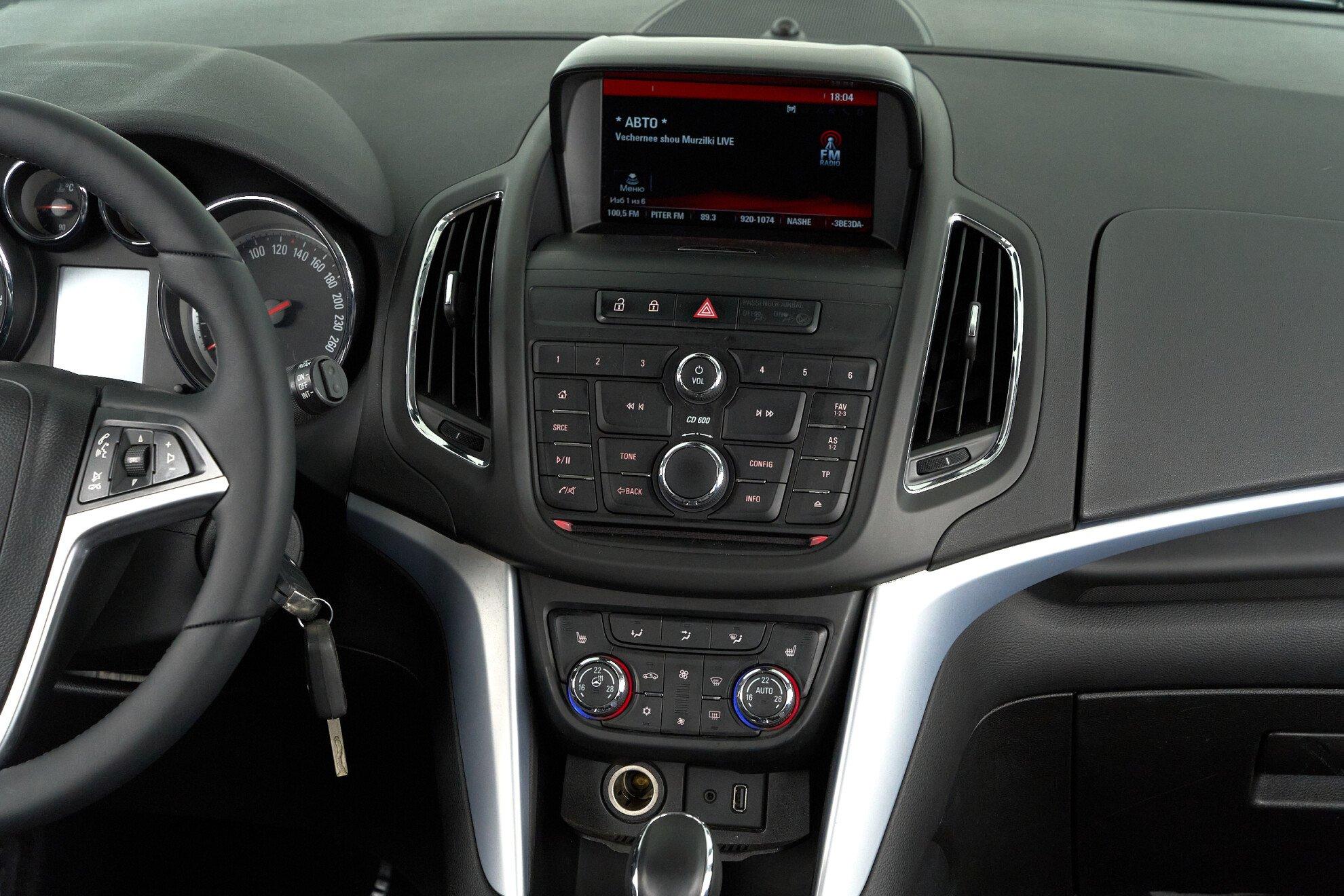 Opel Zafira 2014, зеленый
