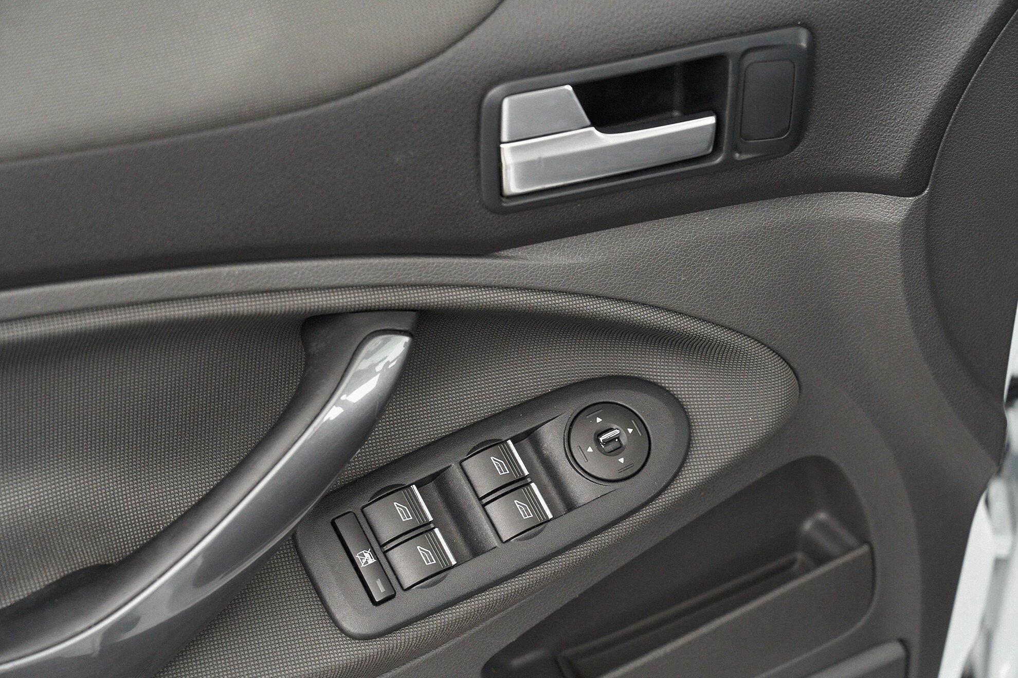 Ford Kuga 2012, белый