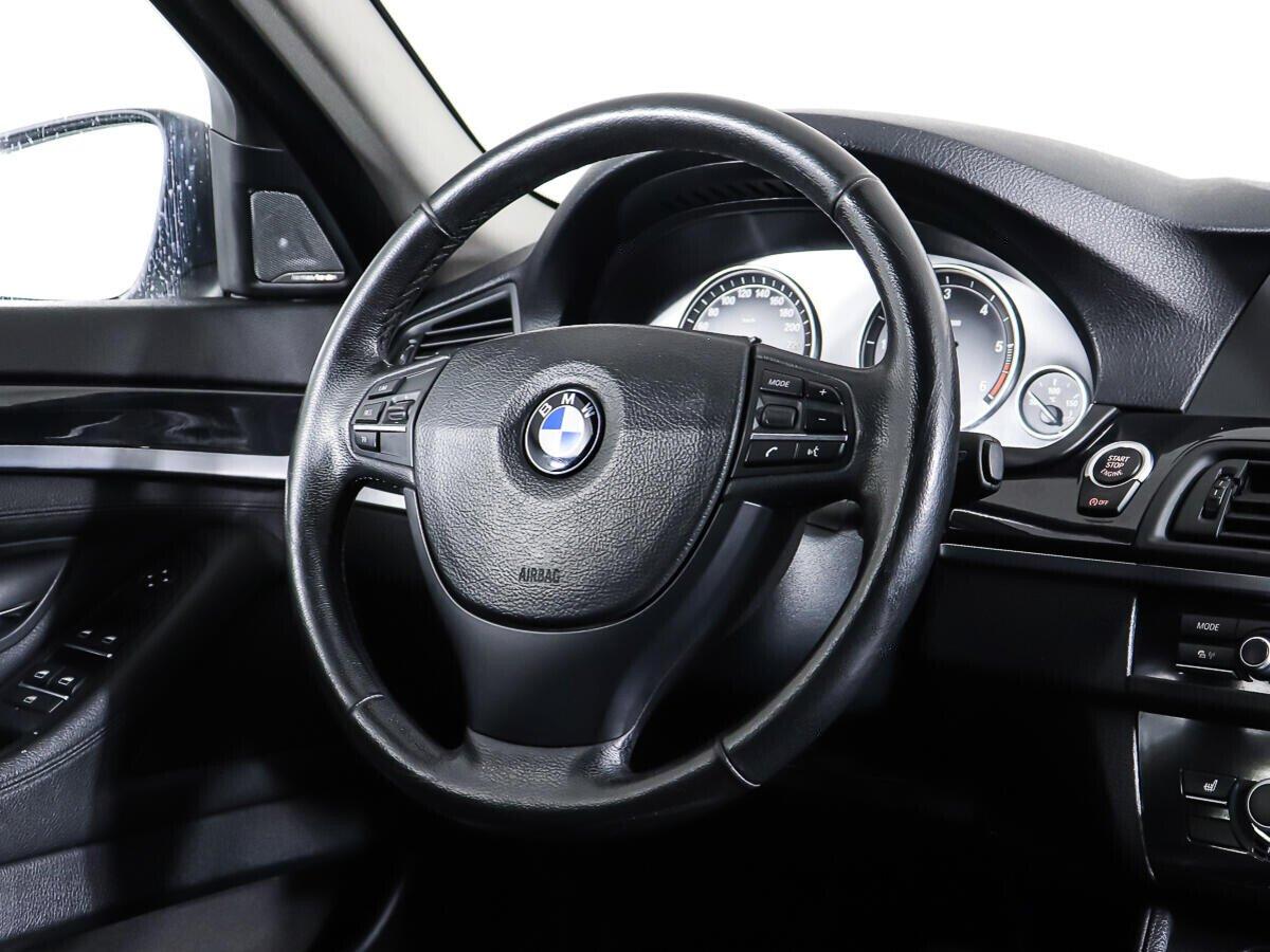 BMW 5 серии 2012, белый