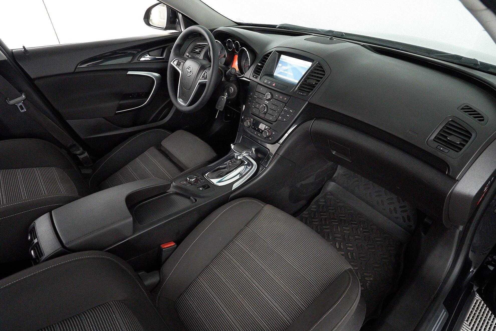 Opel Insignia 2012, черный