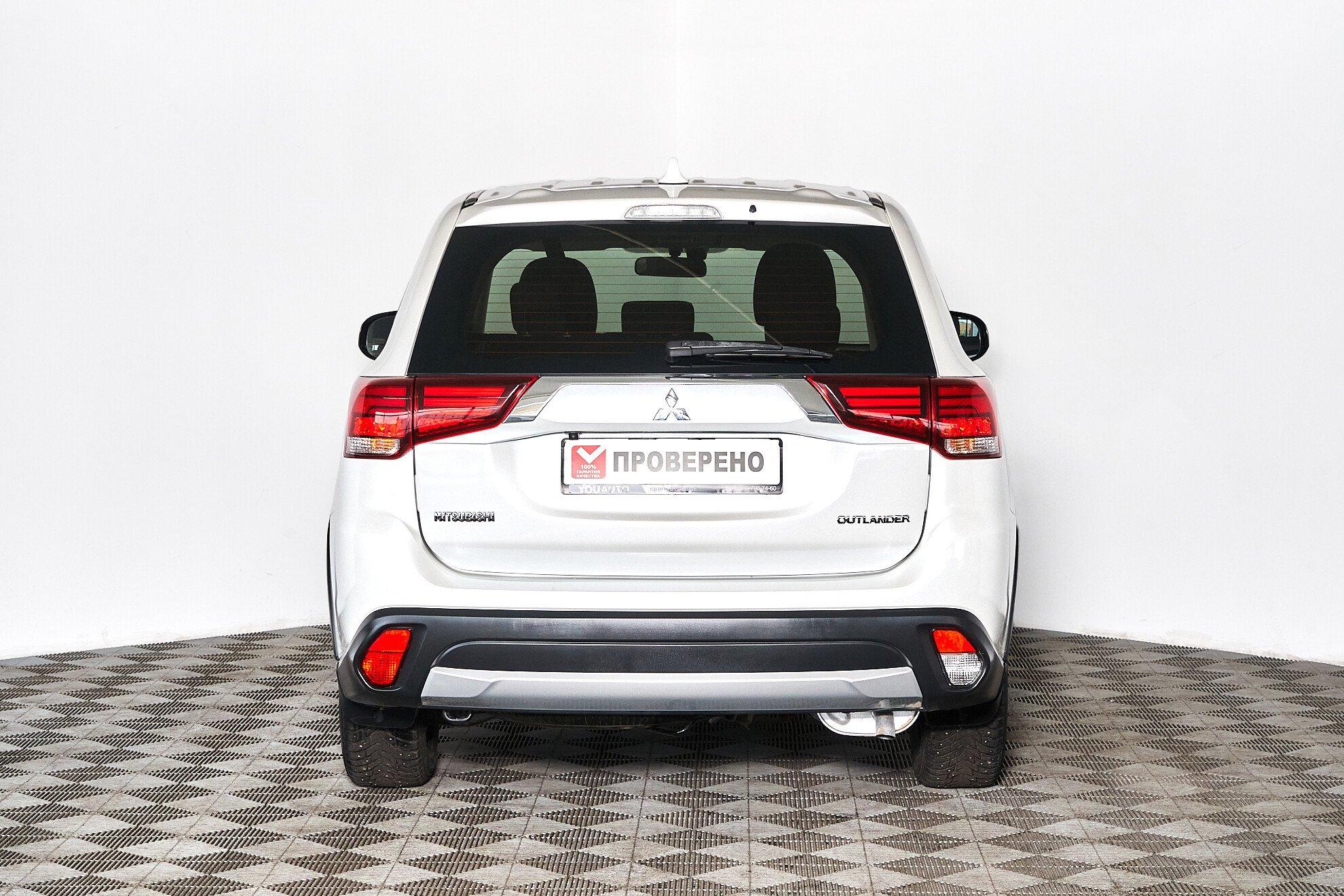 Mitsubishi Outlander 2017, белый