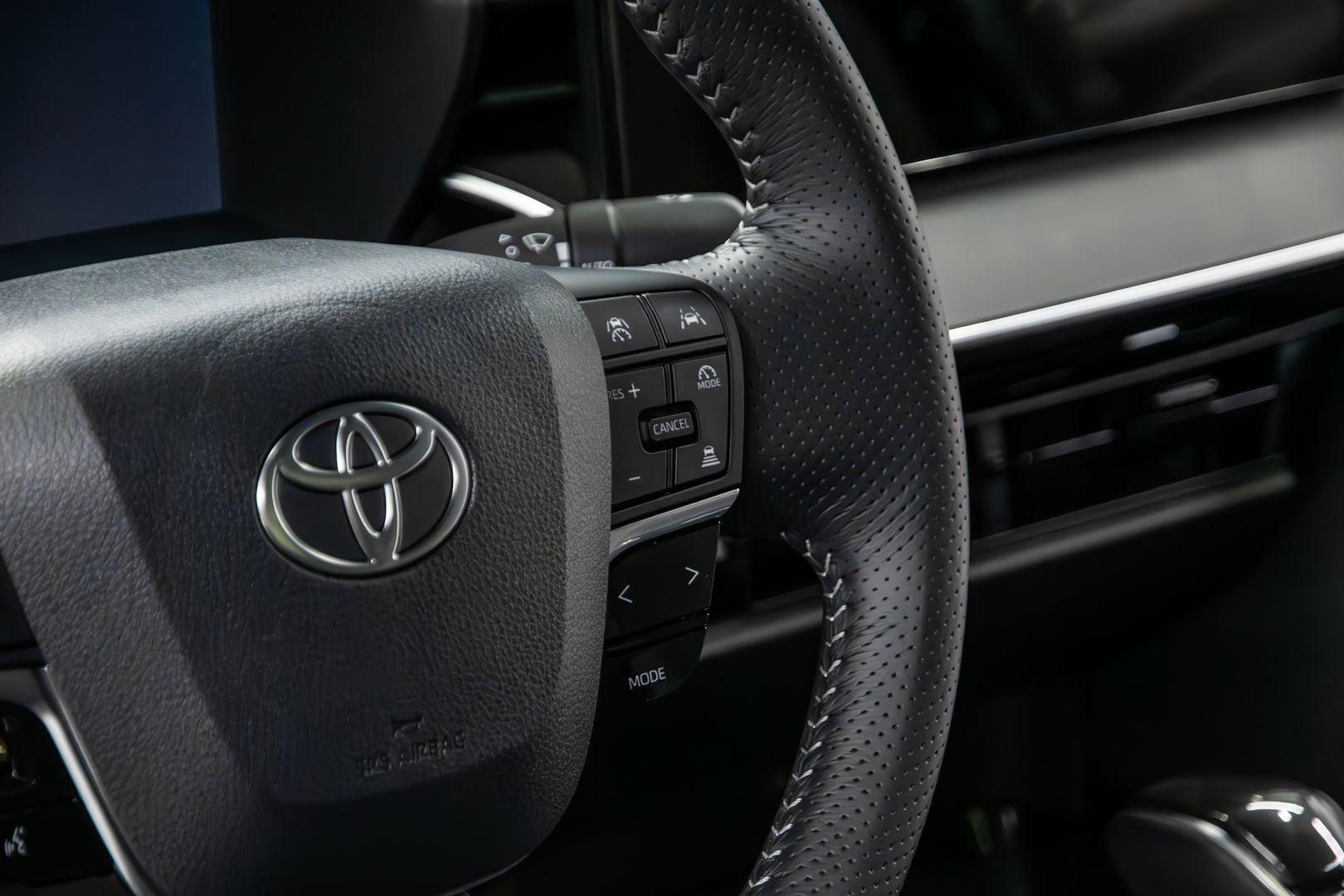 Toyota Camry 2024, черный