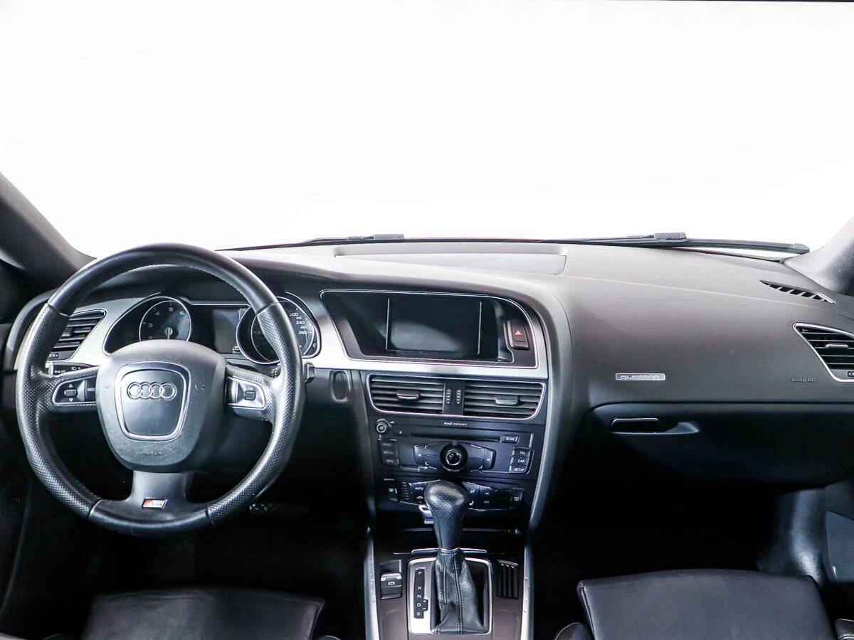 Audi A5 2011, красный