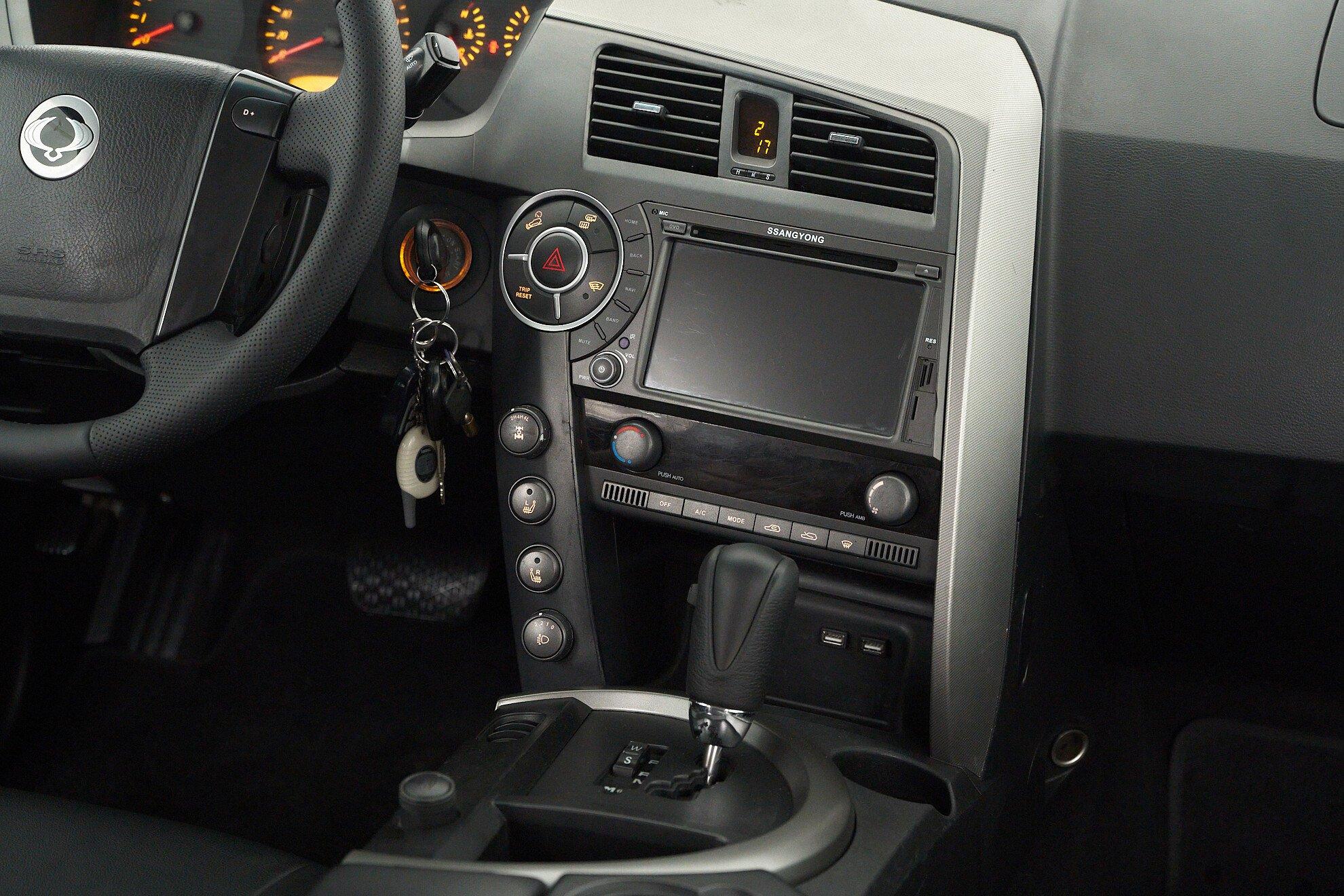 SsangYong Kyron 2013, белый