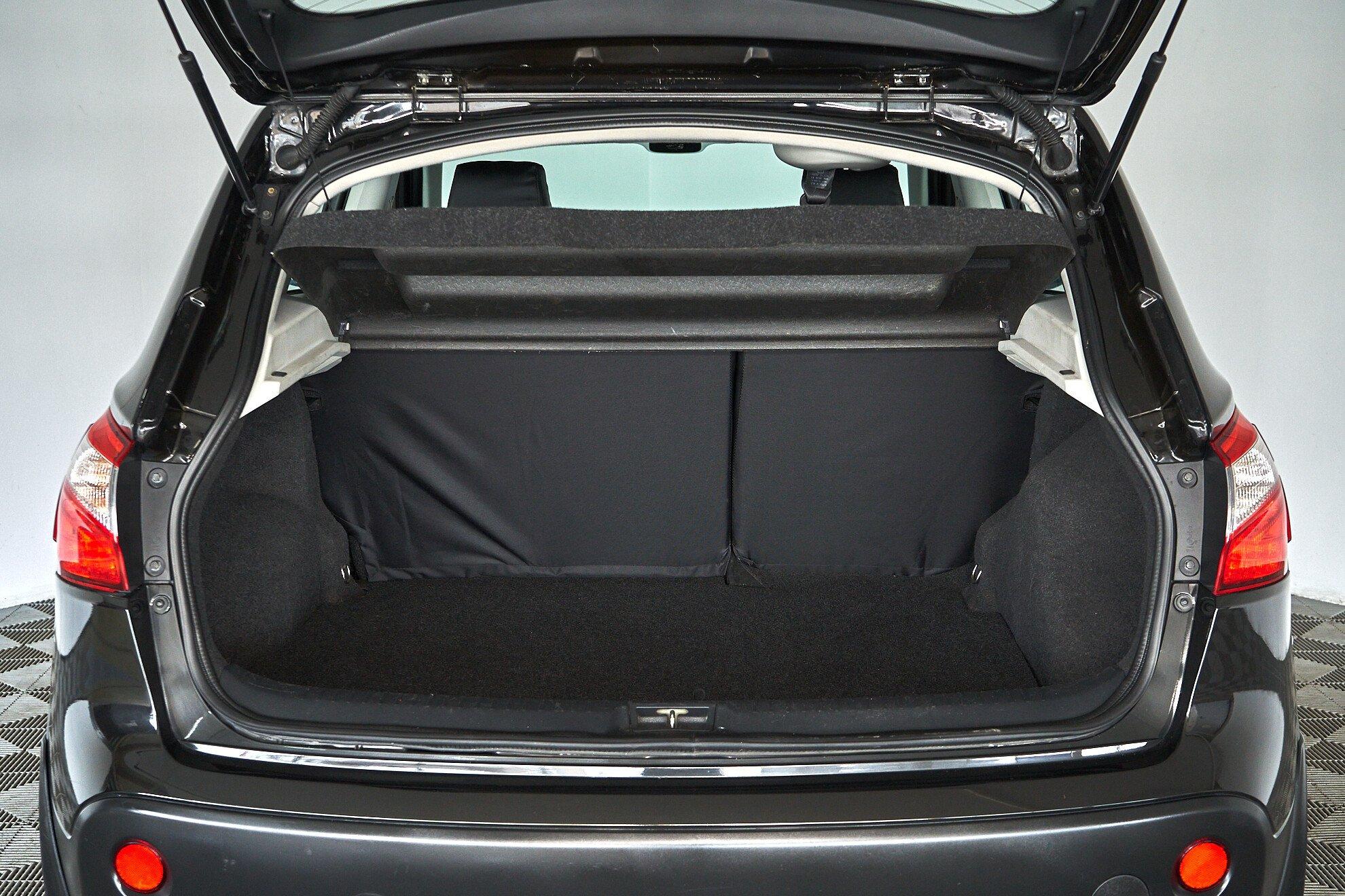 Nissan Qashqai 2011, черный
