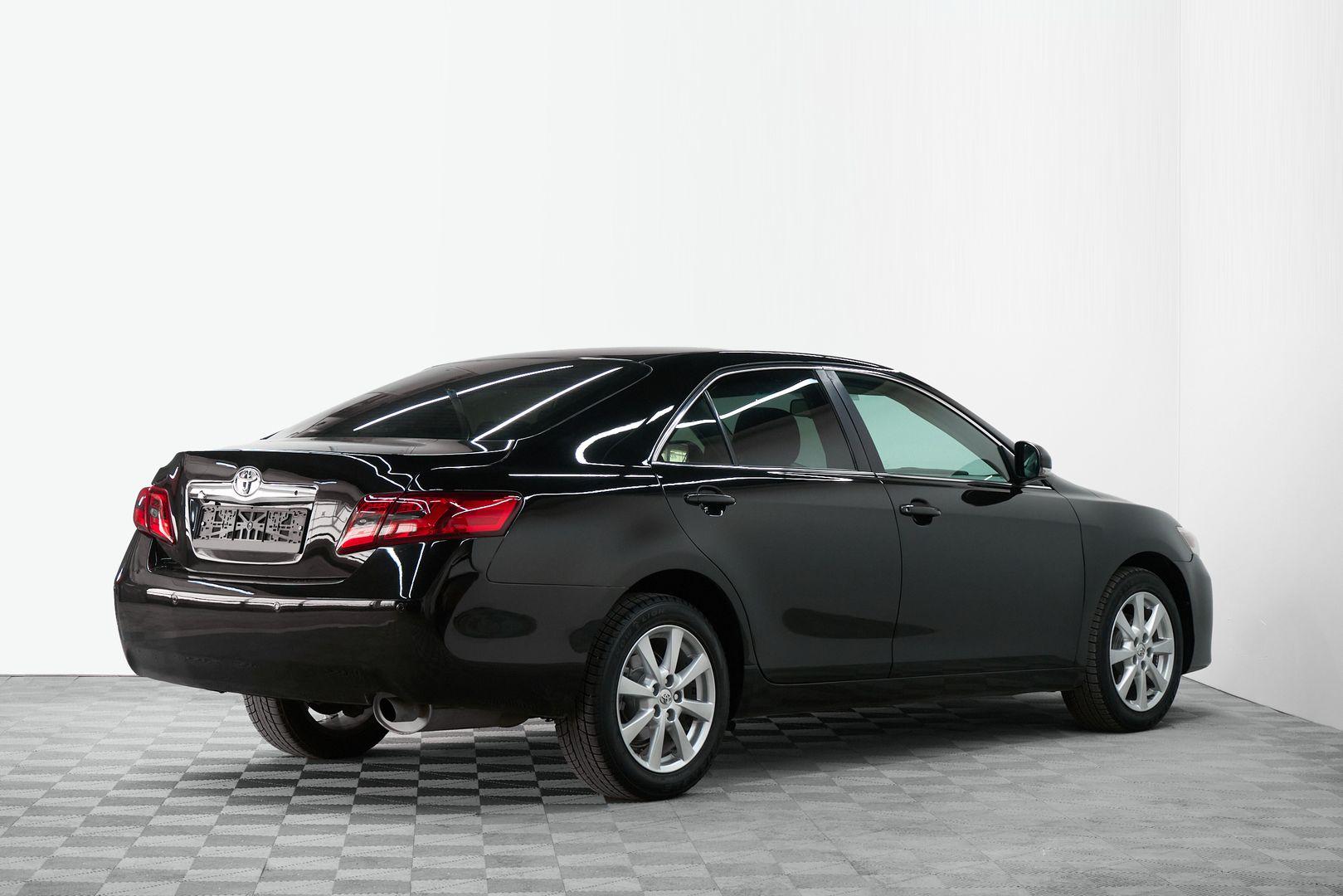 Toyota Camry 2011, черный