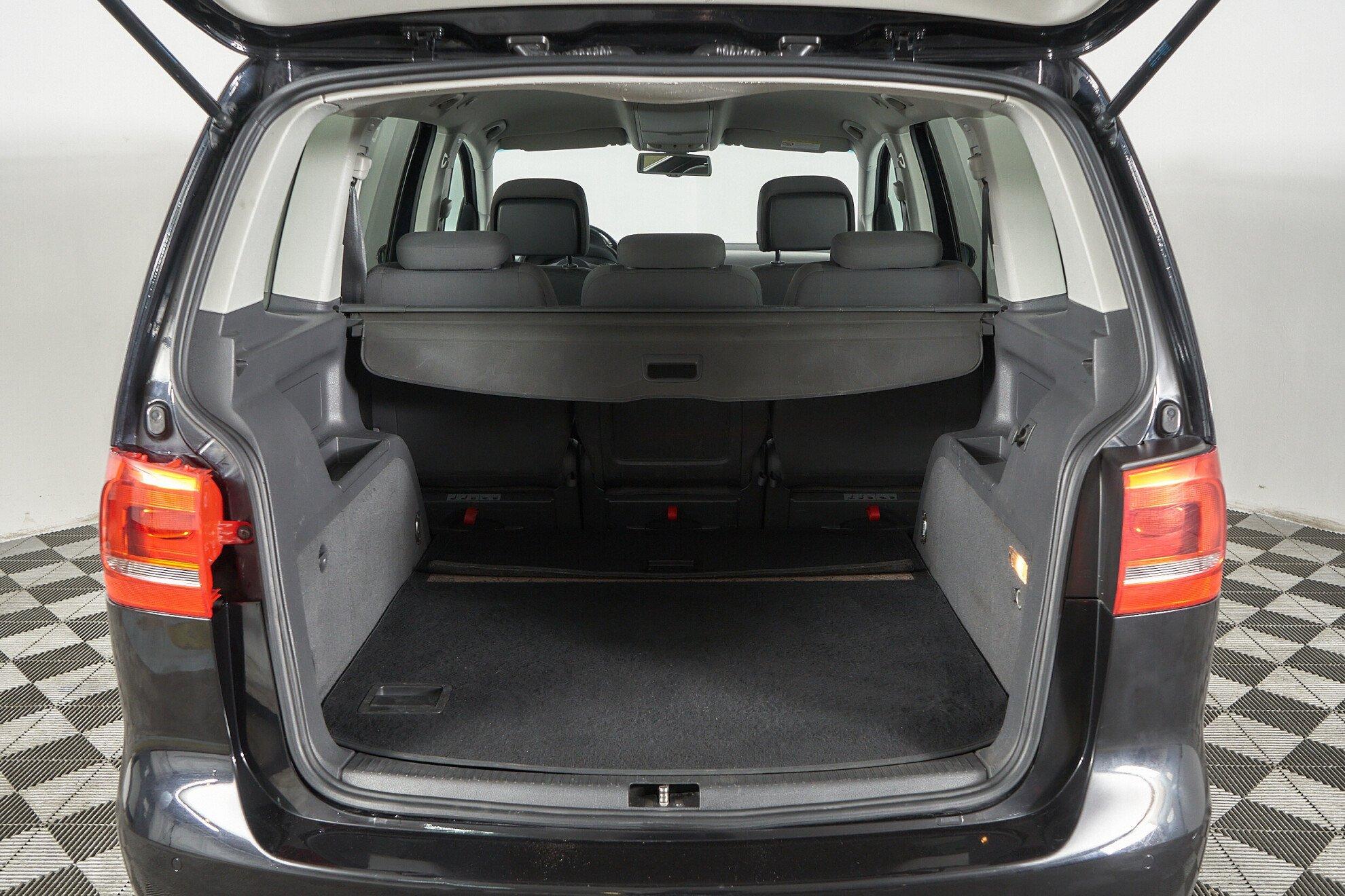 Volkswagen Touran 2012, черный
