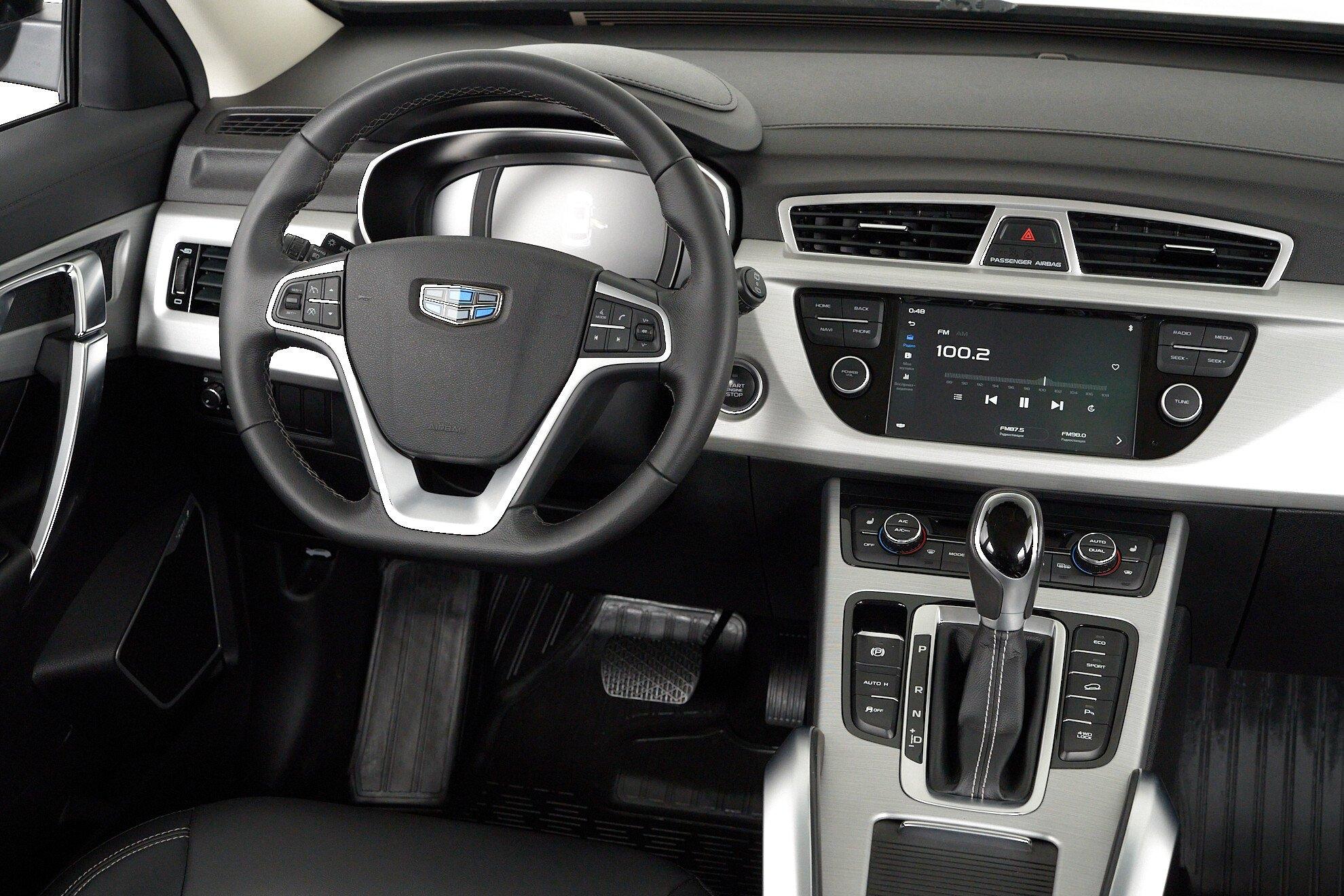 Geely Atlas 2019, бежевый