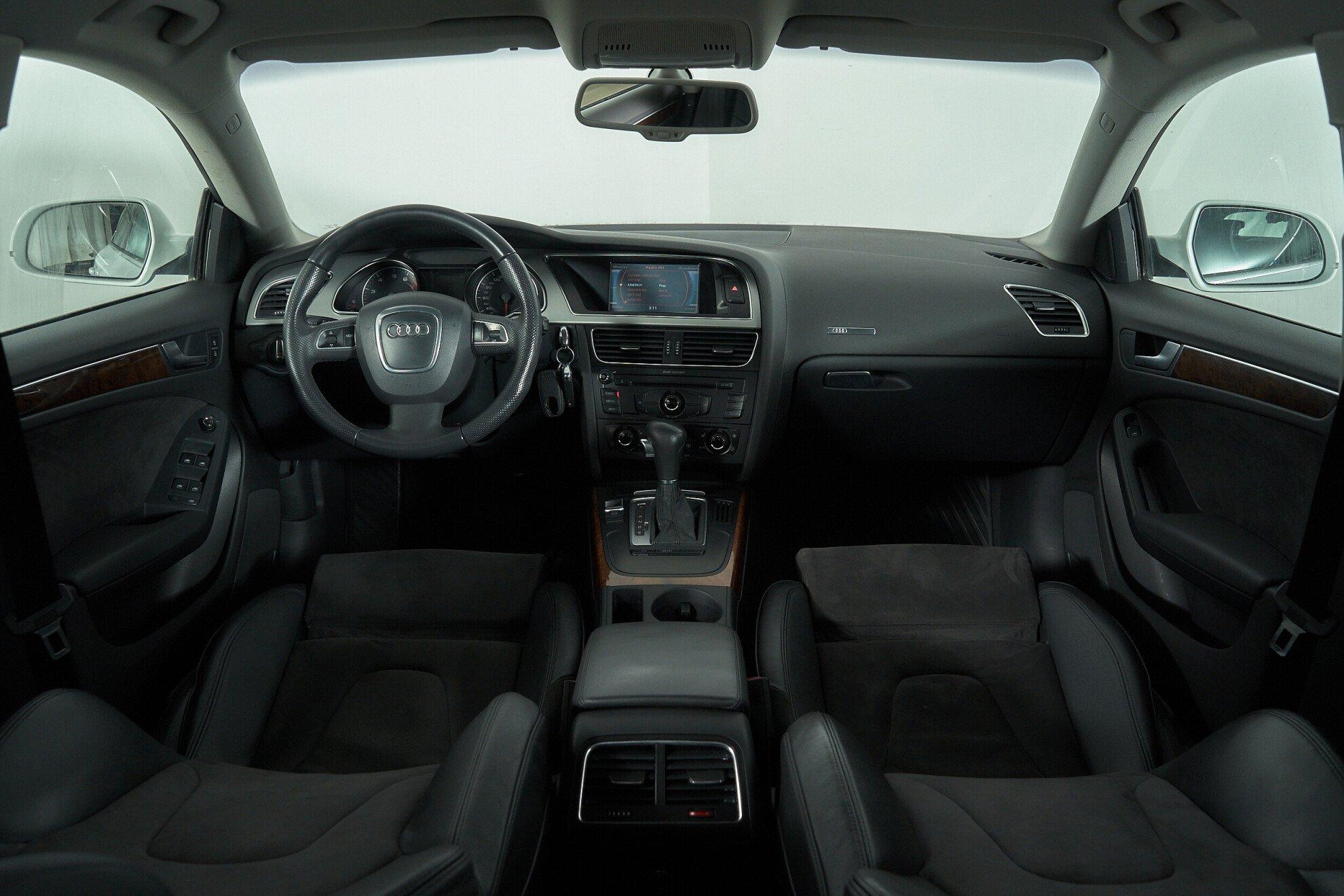 Audi A5 2011, белый