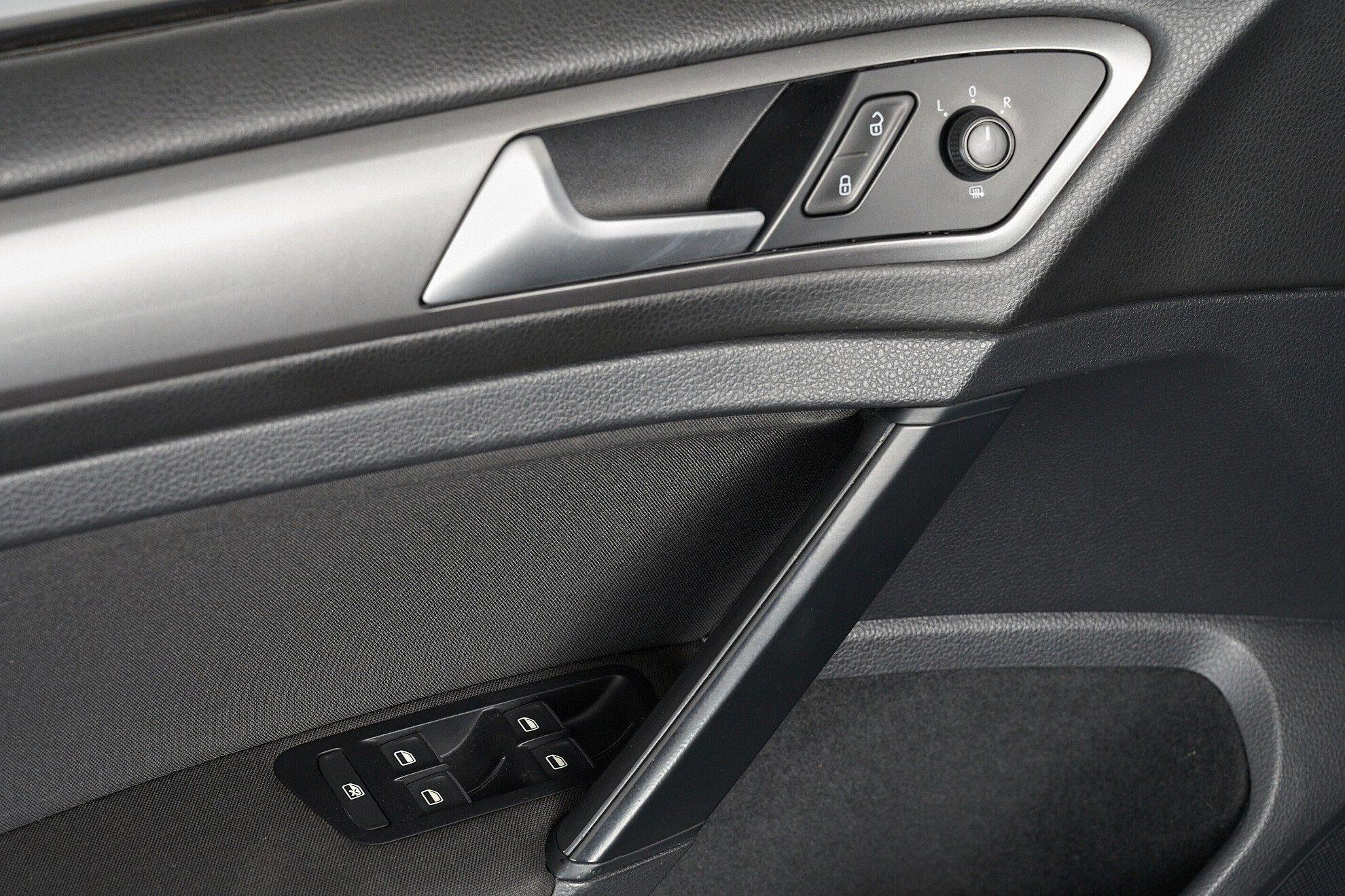 Volkswagen Golf 2013, черный