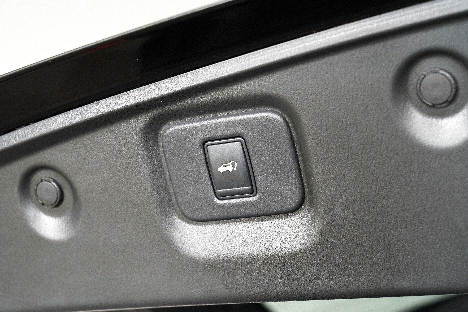 Nissan Pathfinder 2015, черный