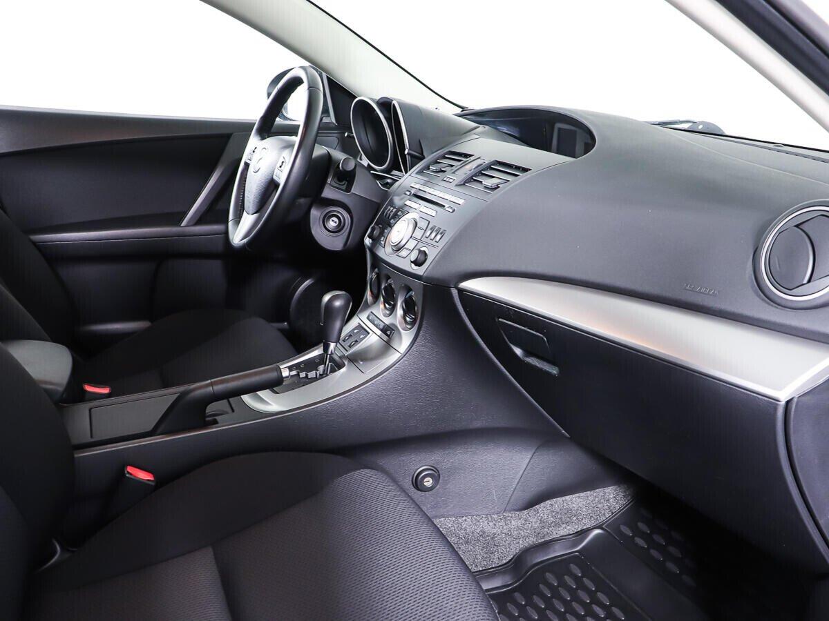 Mazda 3 2013, белый