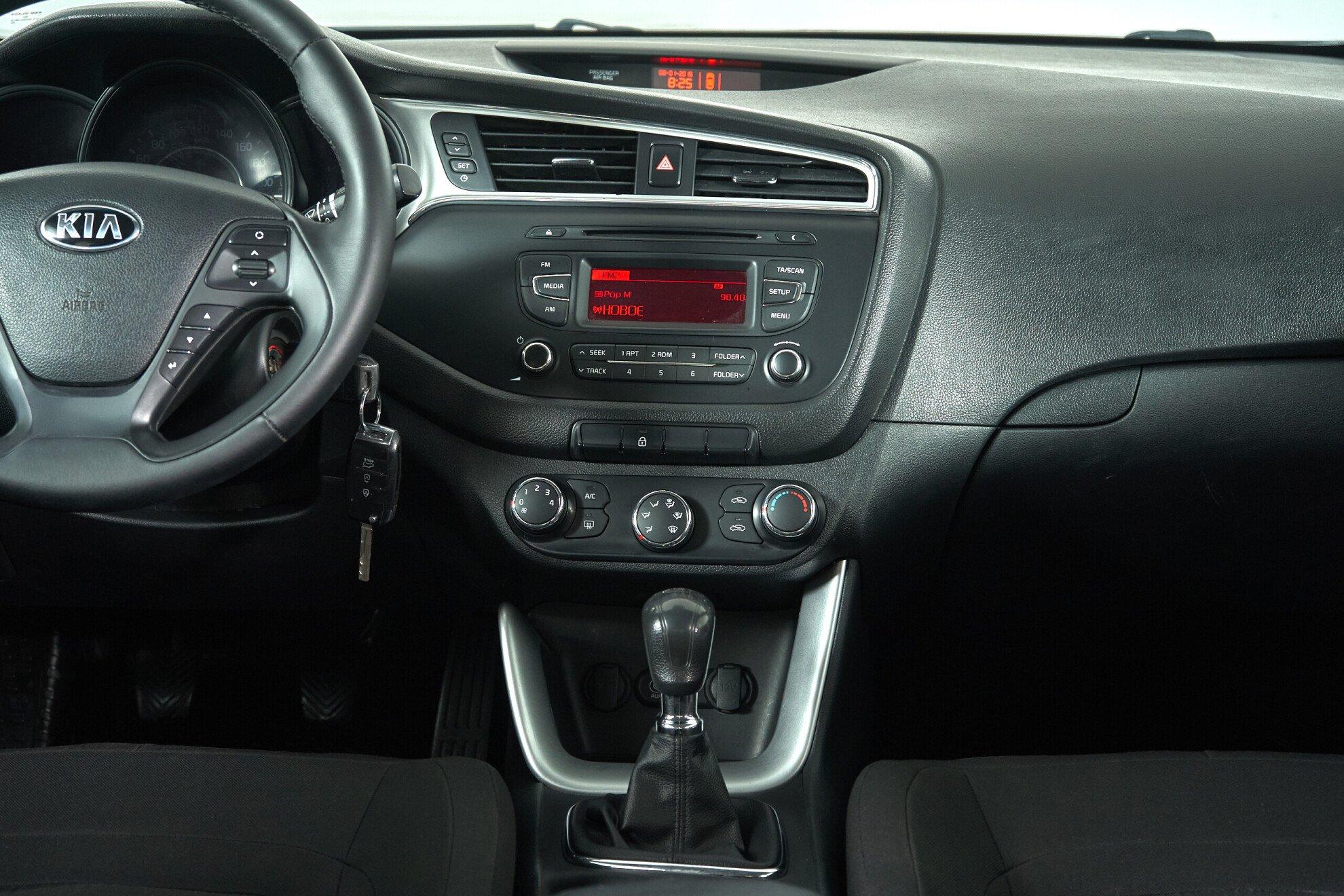 Kia Ceed 2017, белый