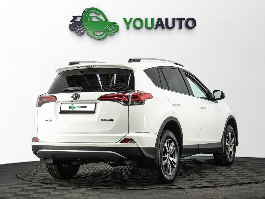 Toyota RAV4 2019, белый