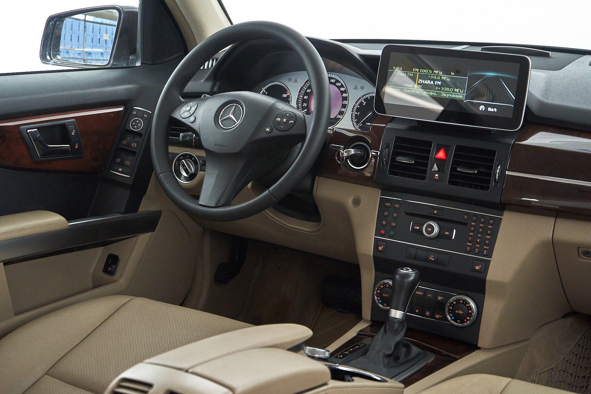 Mercedes-Benz GLK-Класс 2010, коричневый