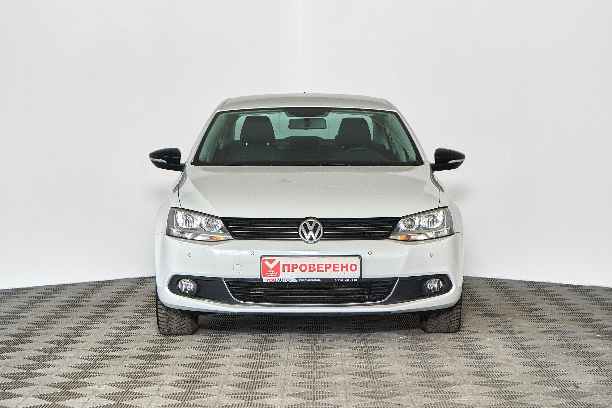Volkswagen Jetta 2014, белый