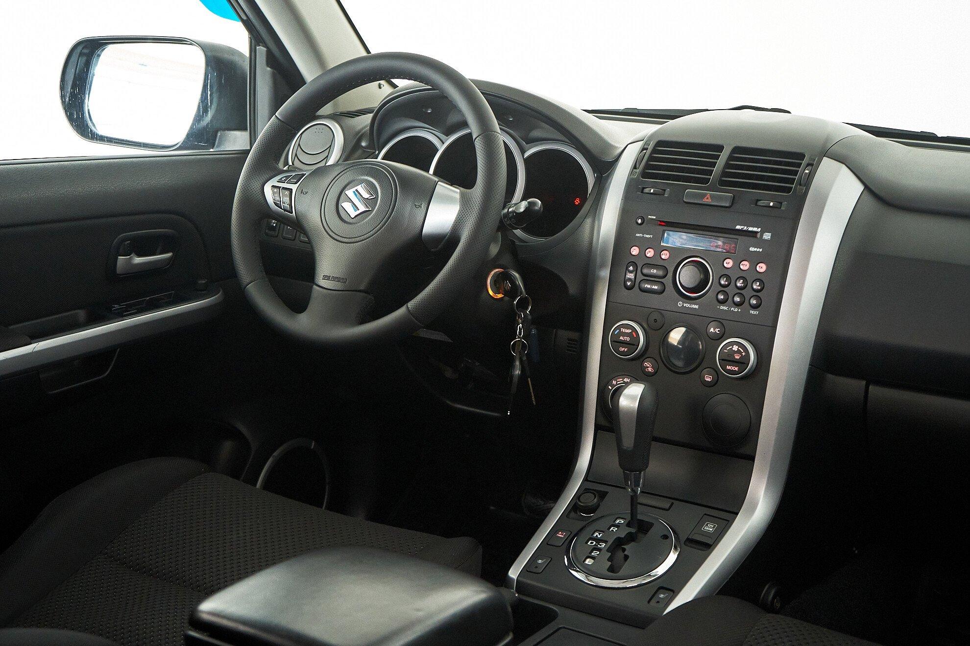 Suzuki Grand Vitara 2011, черный
