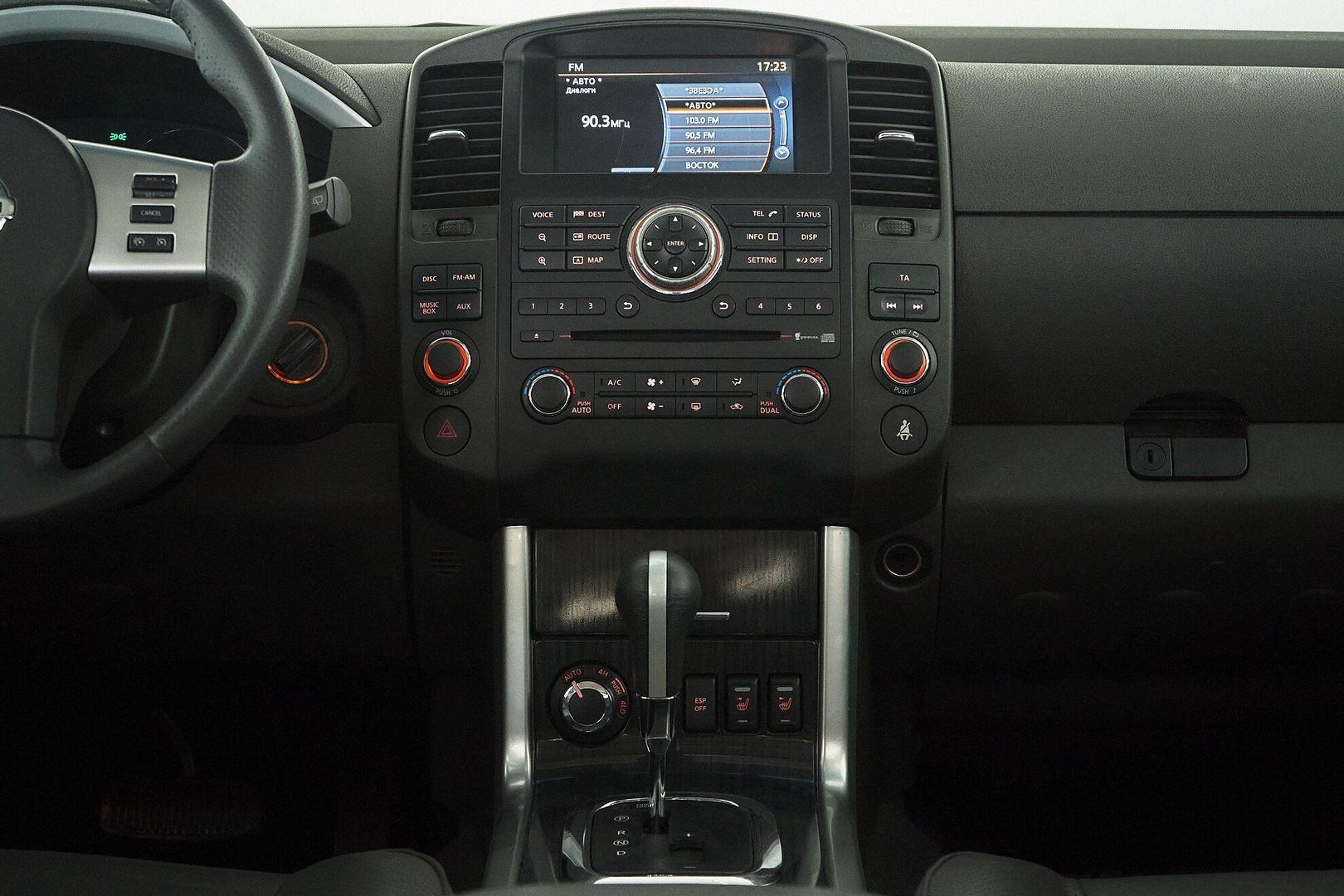 Nissan Pathfinder 2012, черный
