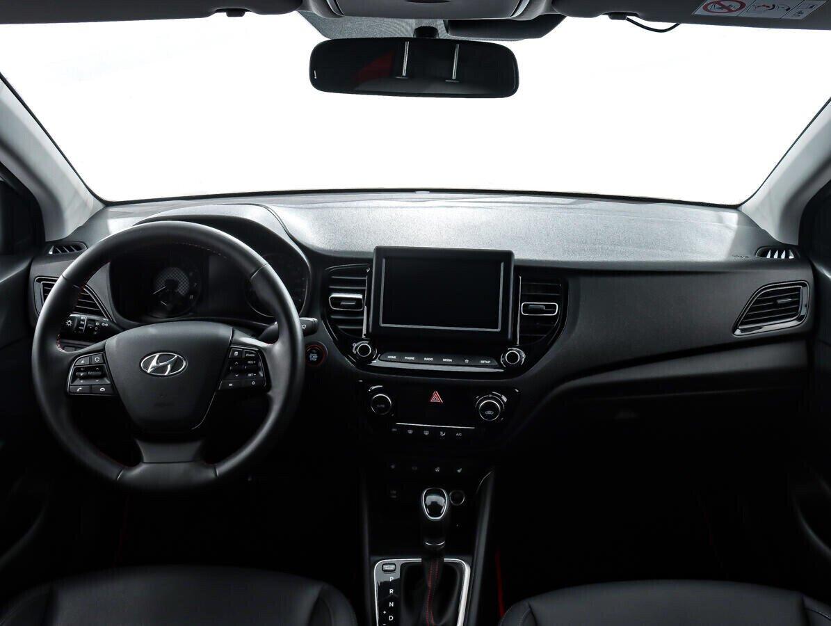 Hyundai Solaris 2022, серебряный