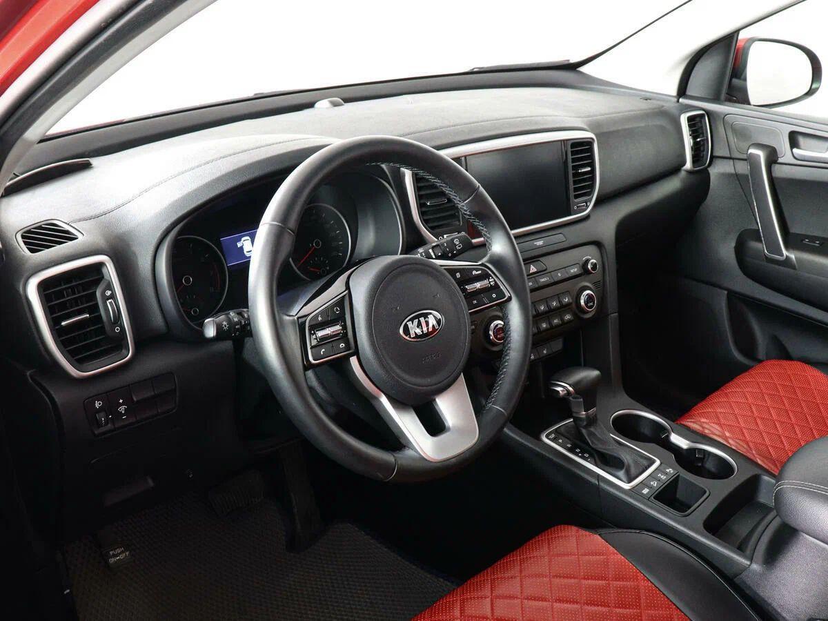 Kia Sportage 2021, красный