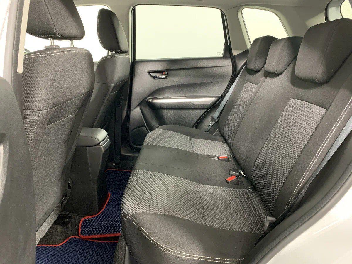 Suzuki Vitara 2019, белый