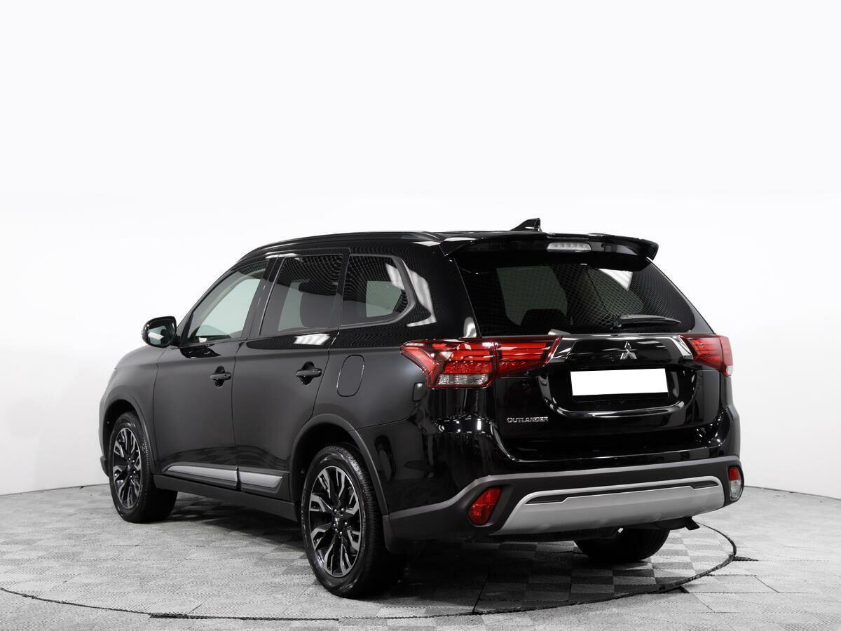Mitsubishi Outlander 2021, черный