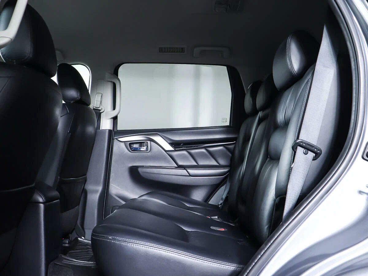 Mitsubishi Pajero Sport 2018, серебряный