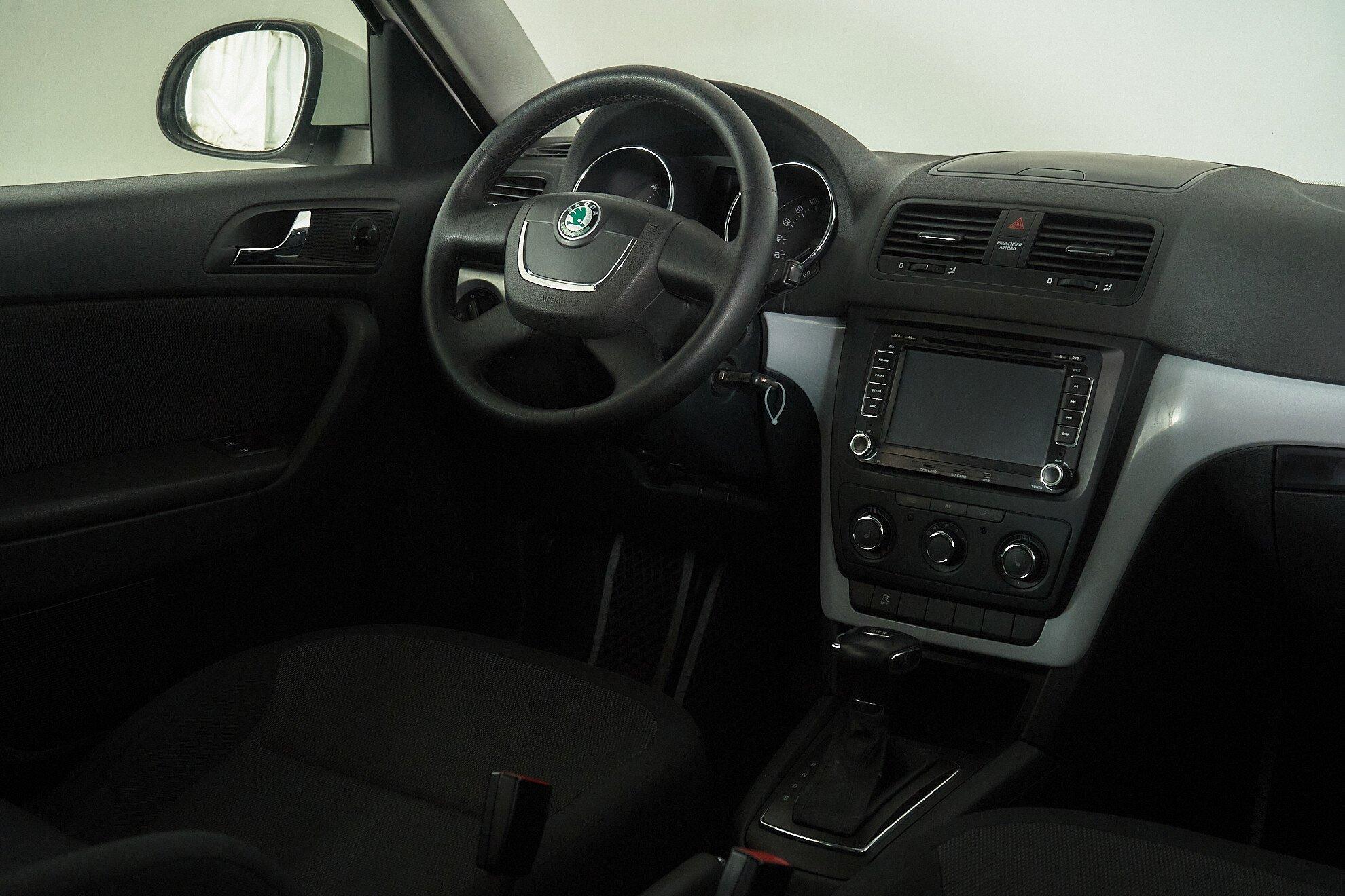 Skoda Yeti 2014, белый