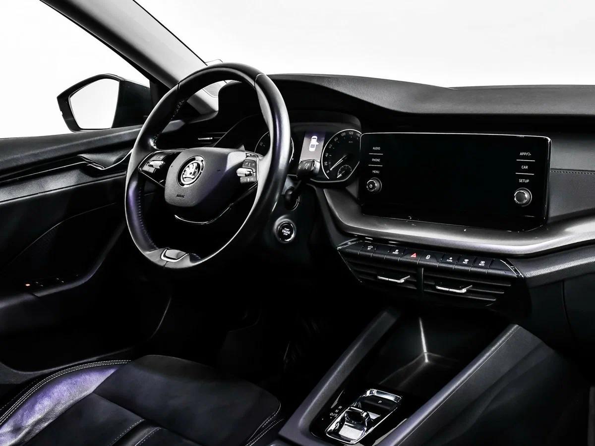 Skoda Octavia 2023, серый