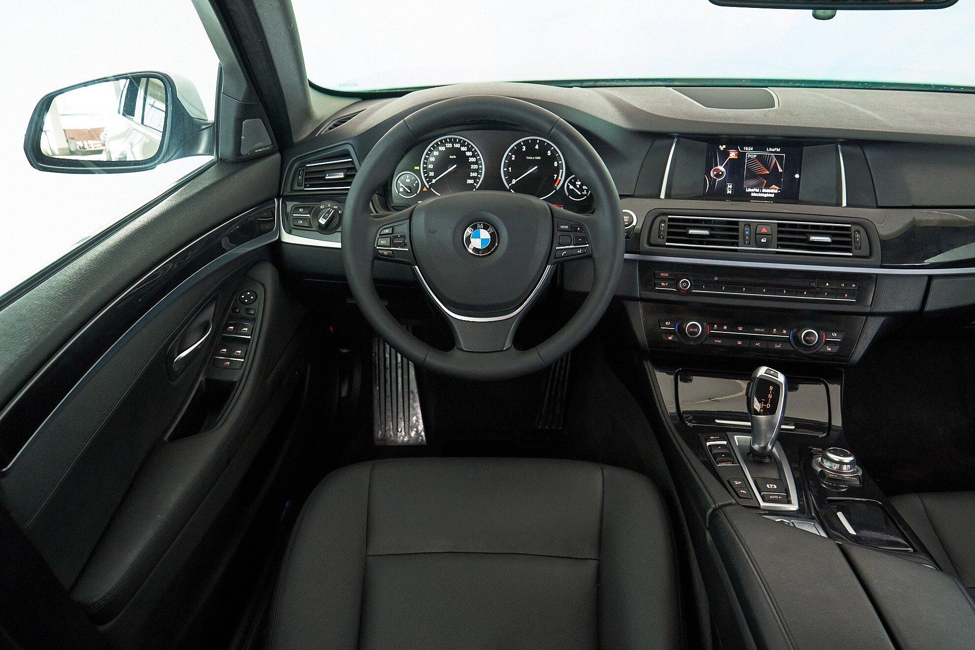 BMW 5 серии 2014, белый