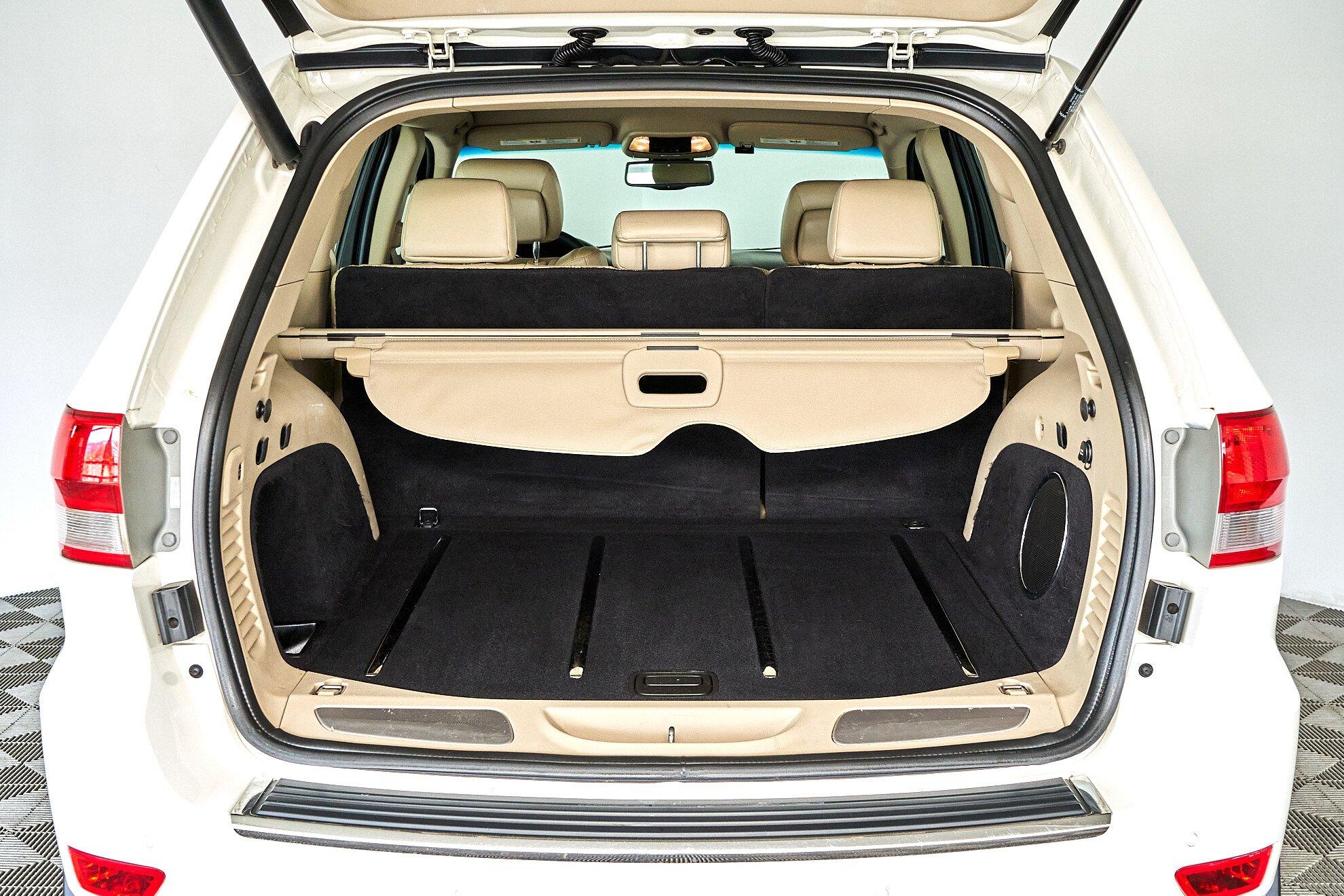 Jeep Grand Cherokee 2010, белый